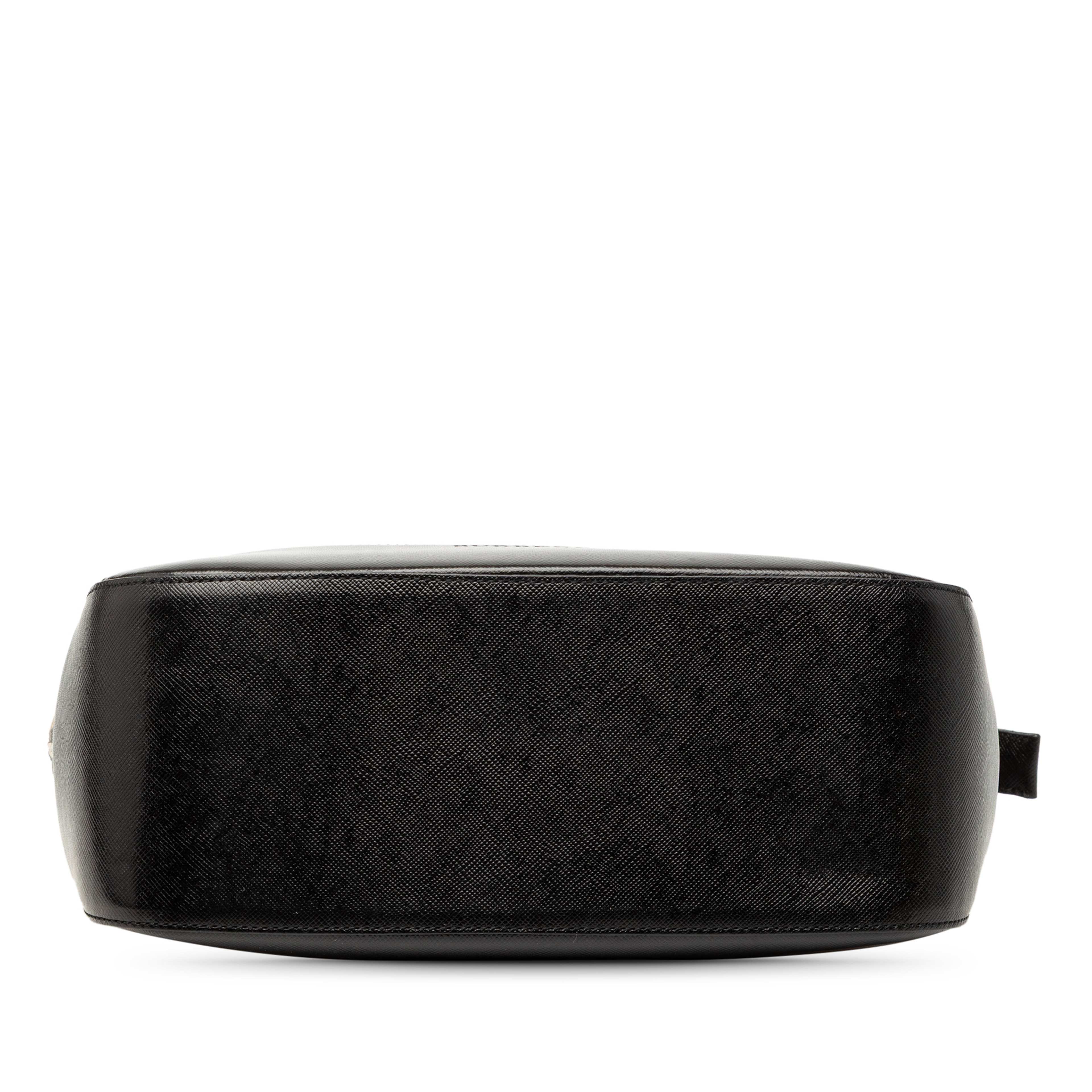 Burberry Haymarket Check Canvas Tote, från Luxclusif, i färgen beige. Klicka för att öppna bilden i stort format