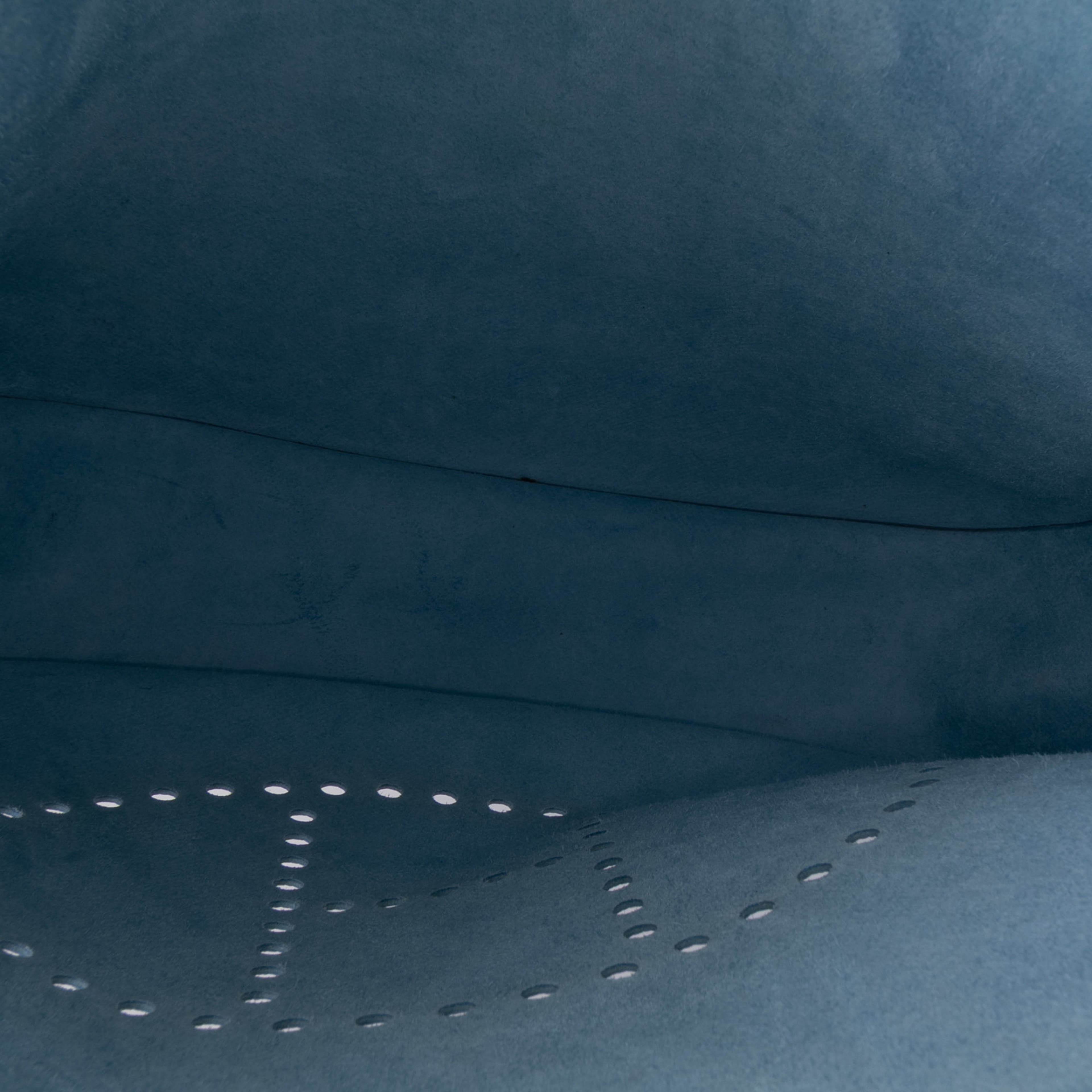 Hermès Clemence Evelyne Iii 33, från Luxclusif, i färgen light blue. Klicka för att öppna bilden i stort format