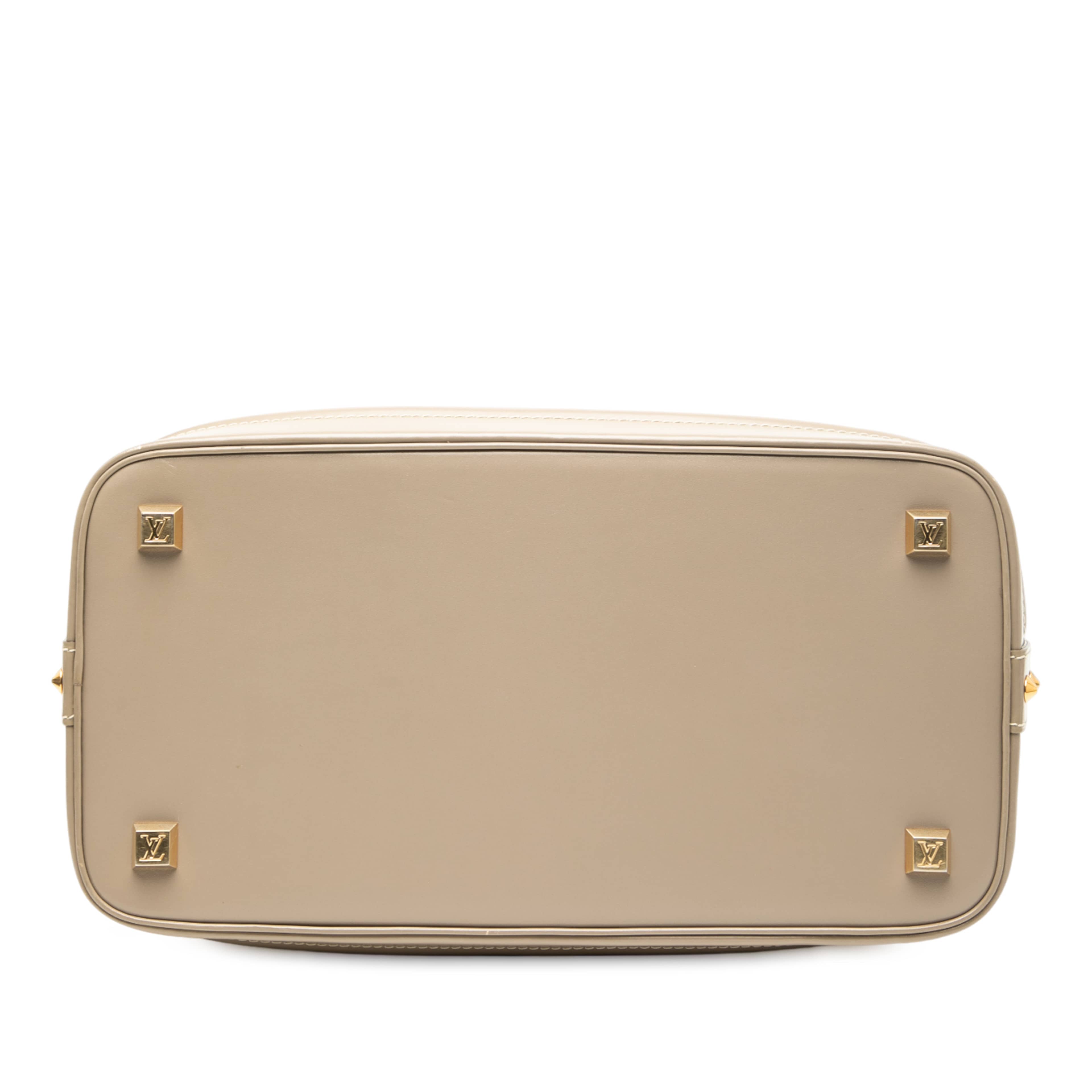 Louis Vuitton Suhali Lockit Mm, från Luxclusif, i färgen beige. Klicka för att öppna bilden i stort format