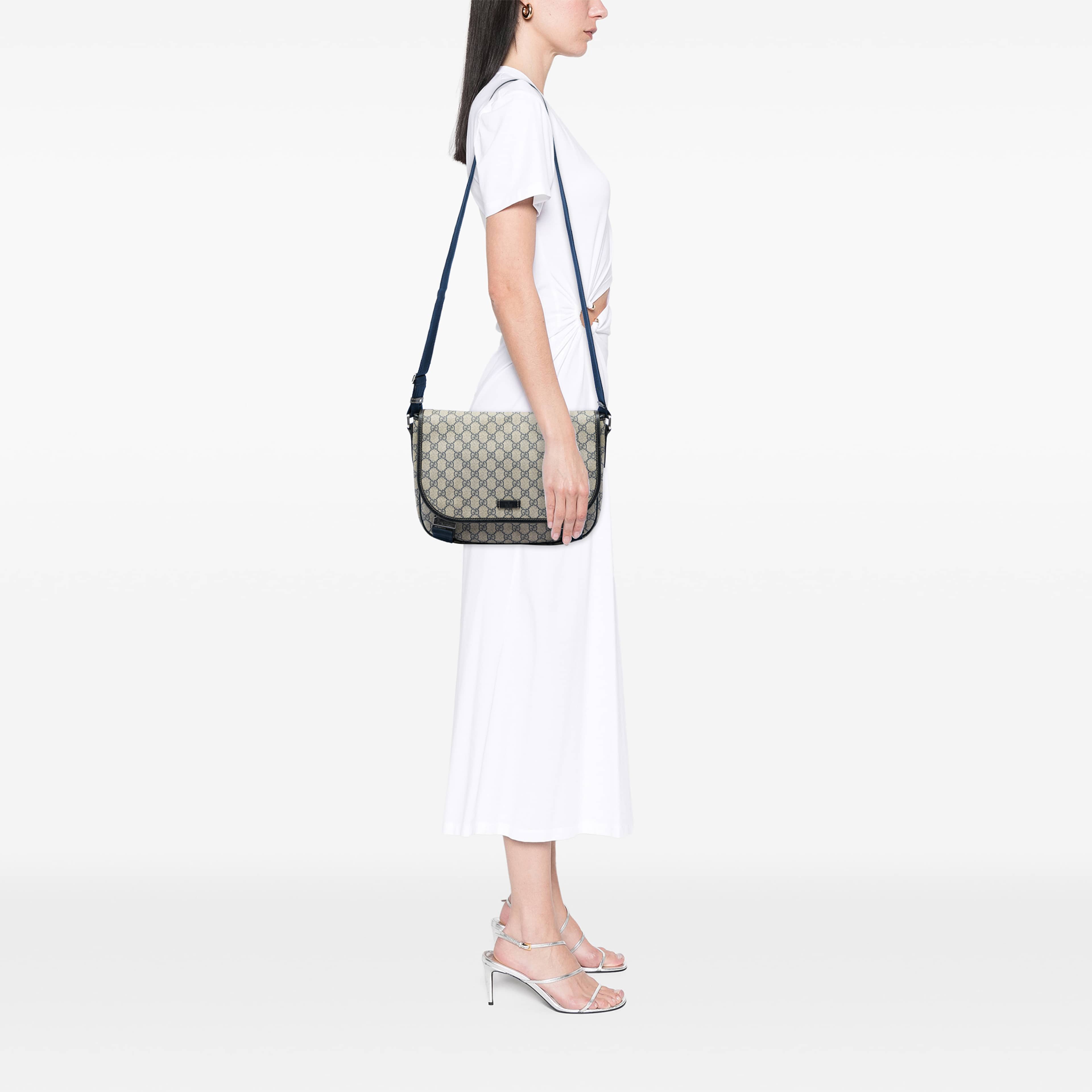 Gucci Gg Supreme Crossbody, från Luxclusif, i färgen beige. Klicka för att öppna bilden i stort format