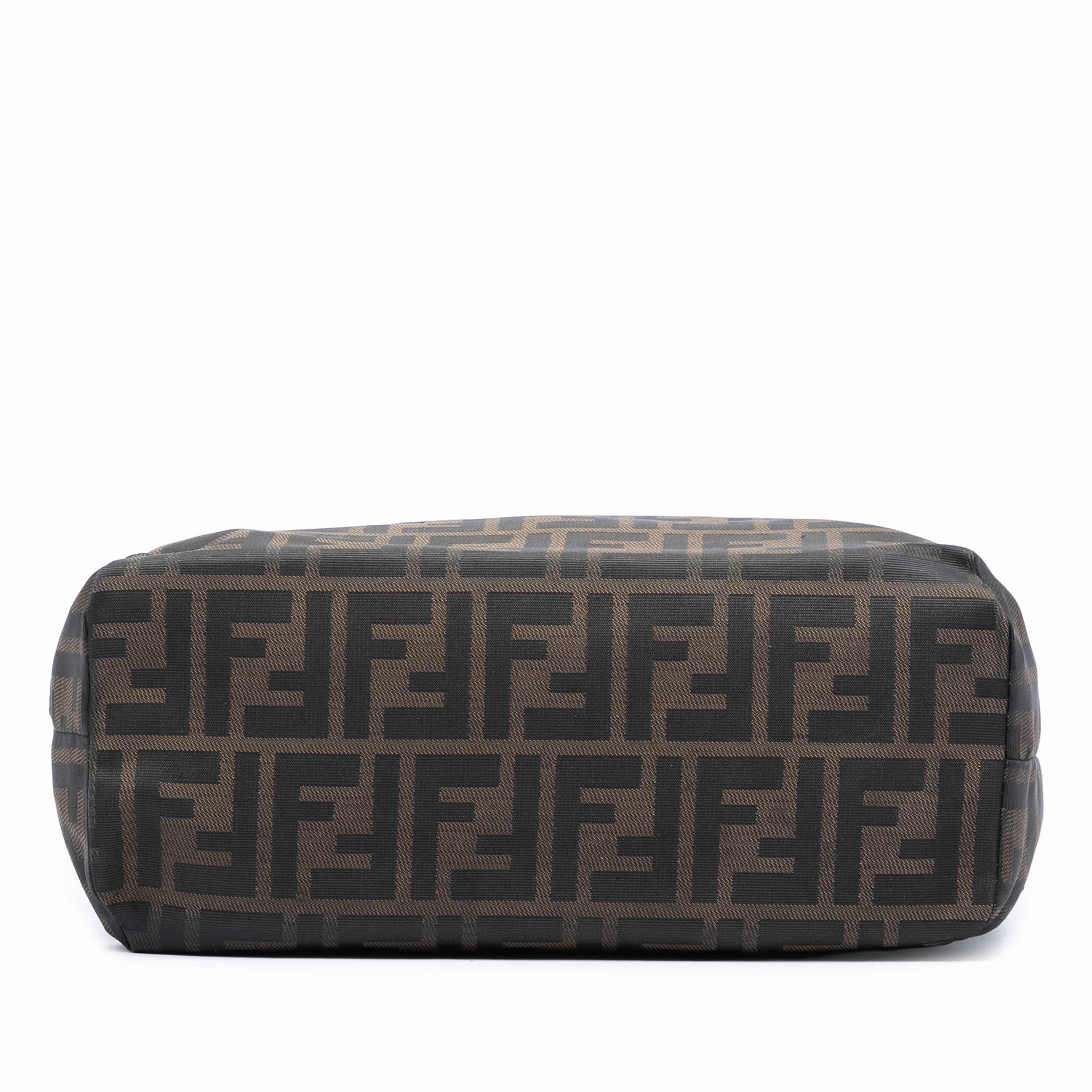 Fendi Zucca Canvas Tote, från Luxclusif, i färgen brun. Klicka för att öppna bilden i stort format