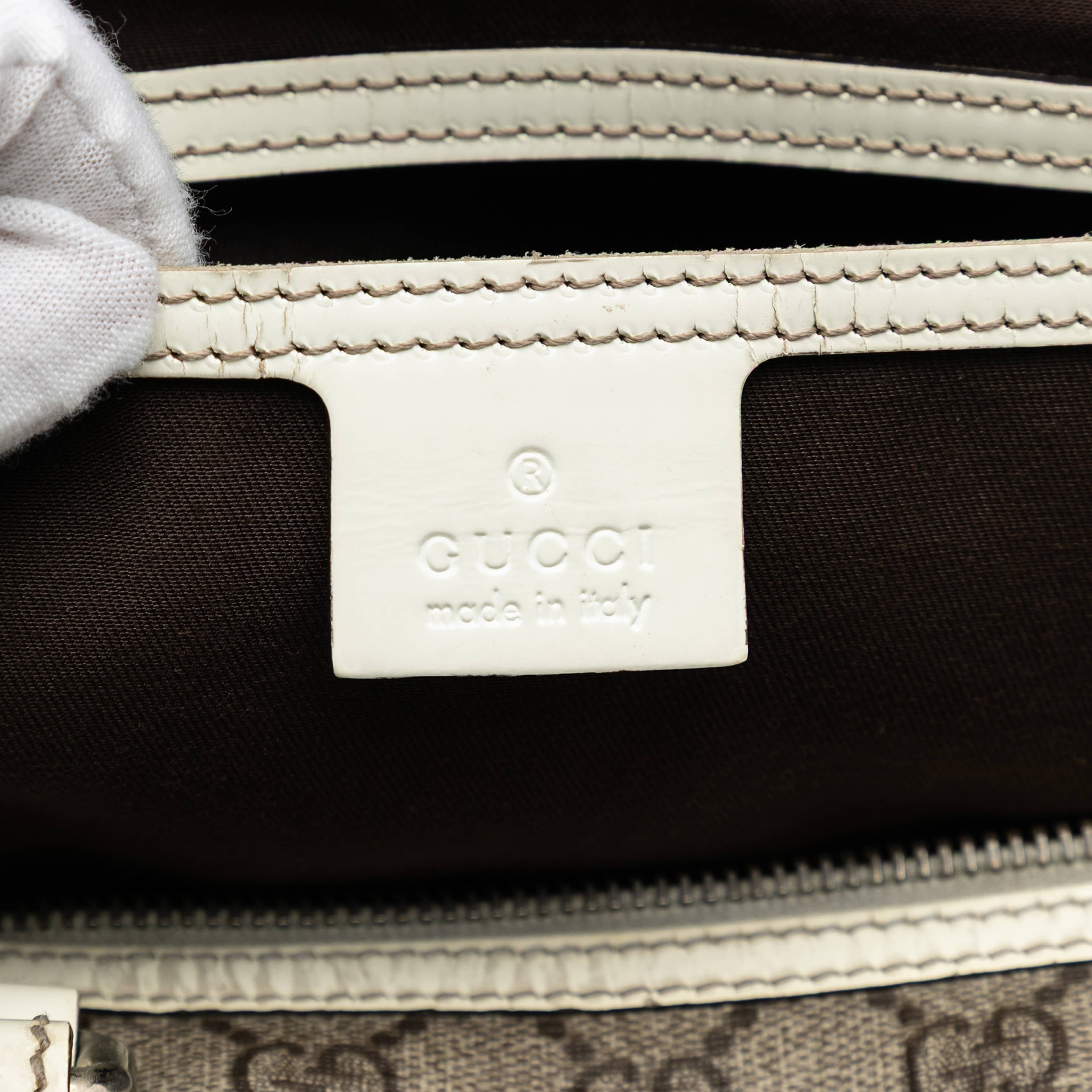 Gucci Medium Gg Supreme Joy Boston Bag, från Luxclusif, i färgen beige. Klicka för att öppna bilden i stort format