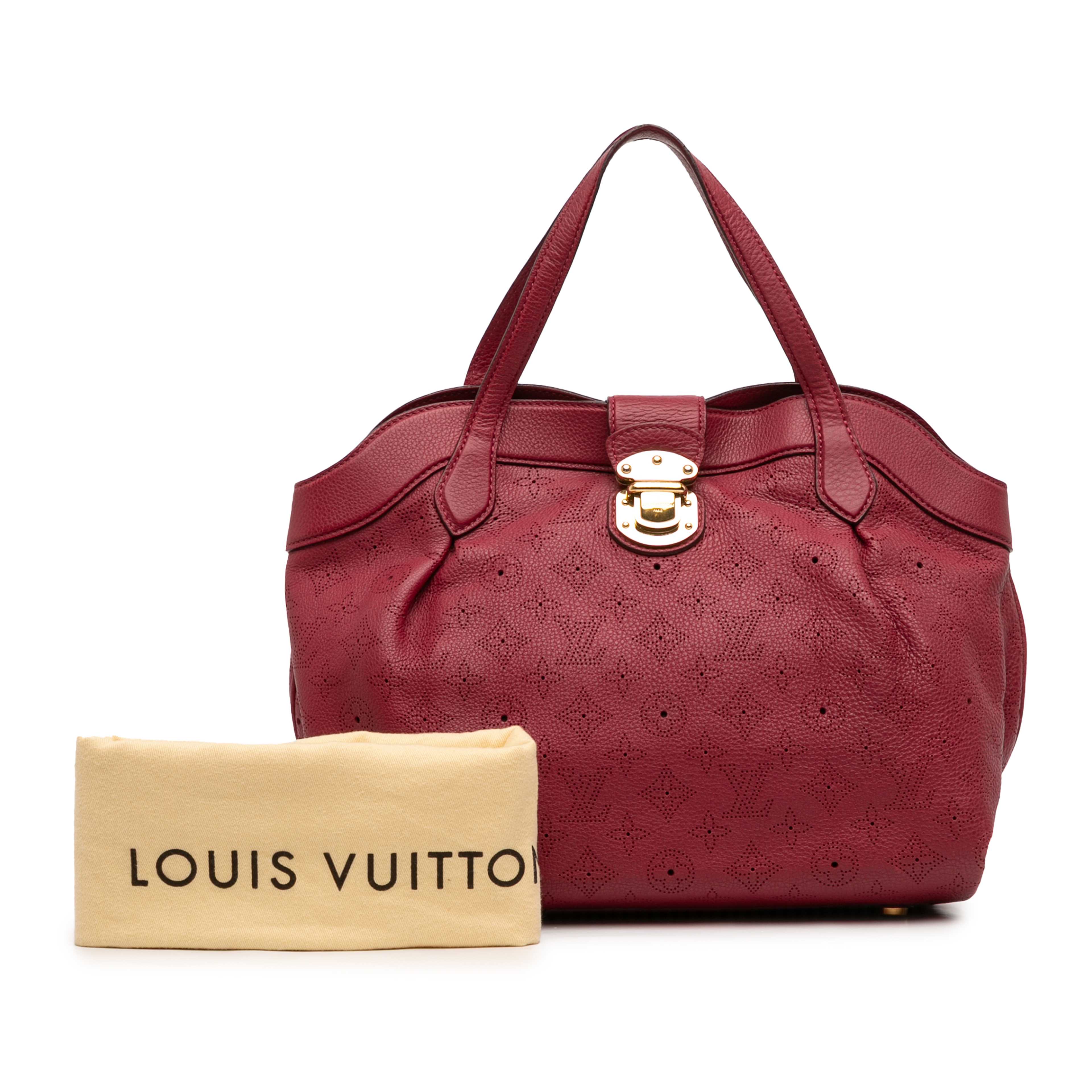Louis Vuitton Monogram Mahina Cirrus Pm, från Luxclusif, i färgen röd. Klicka för att öppna bilden i stort format