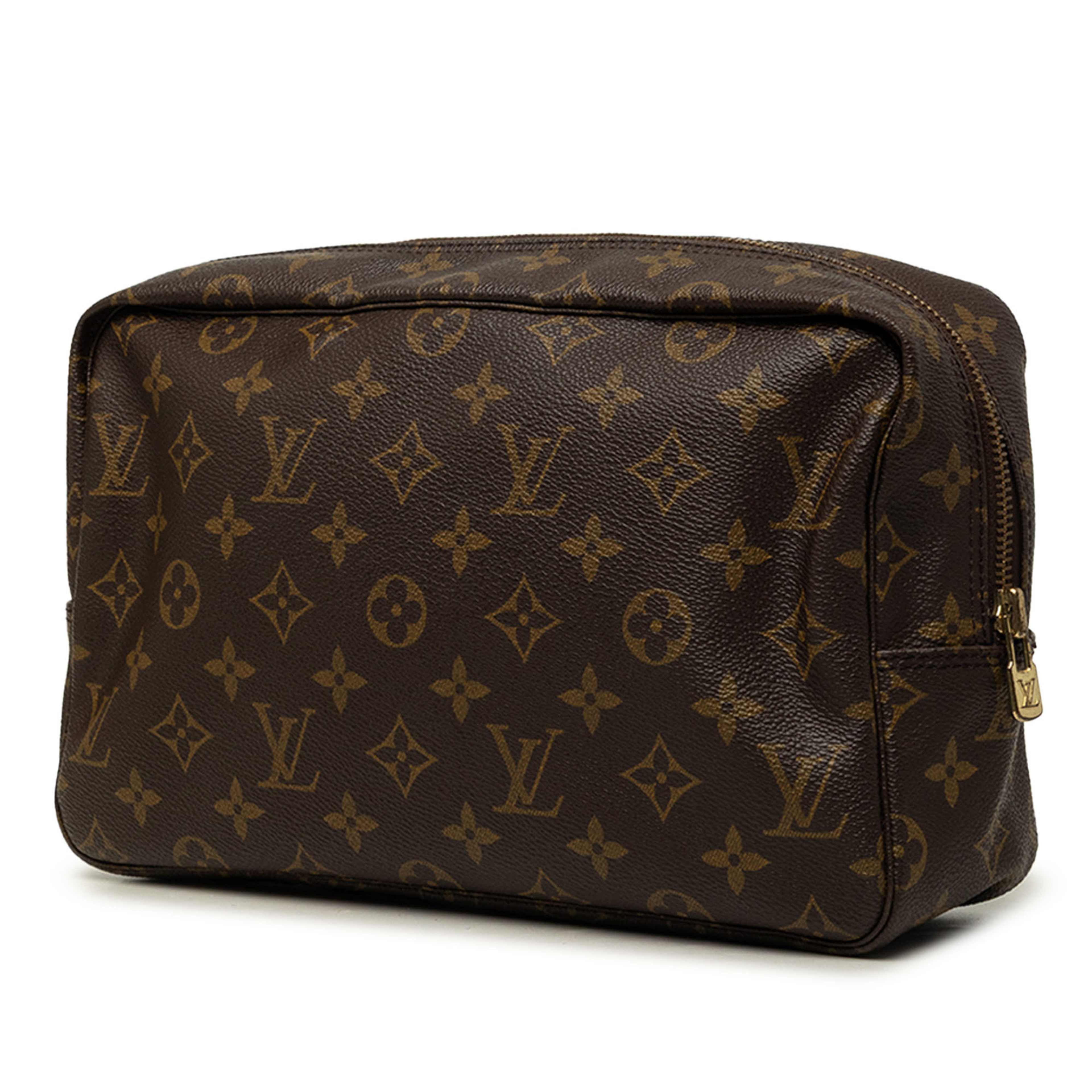 Louis Vuitton Monogram Trousse Toilette 28, från Luxclusif, i färgen brun. Klicka för att öppna bilden i stort format