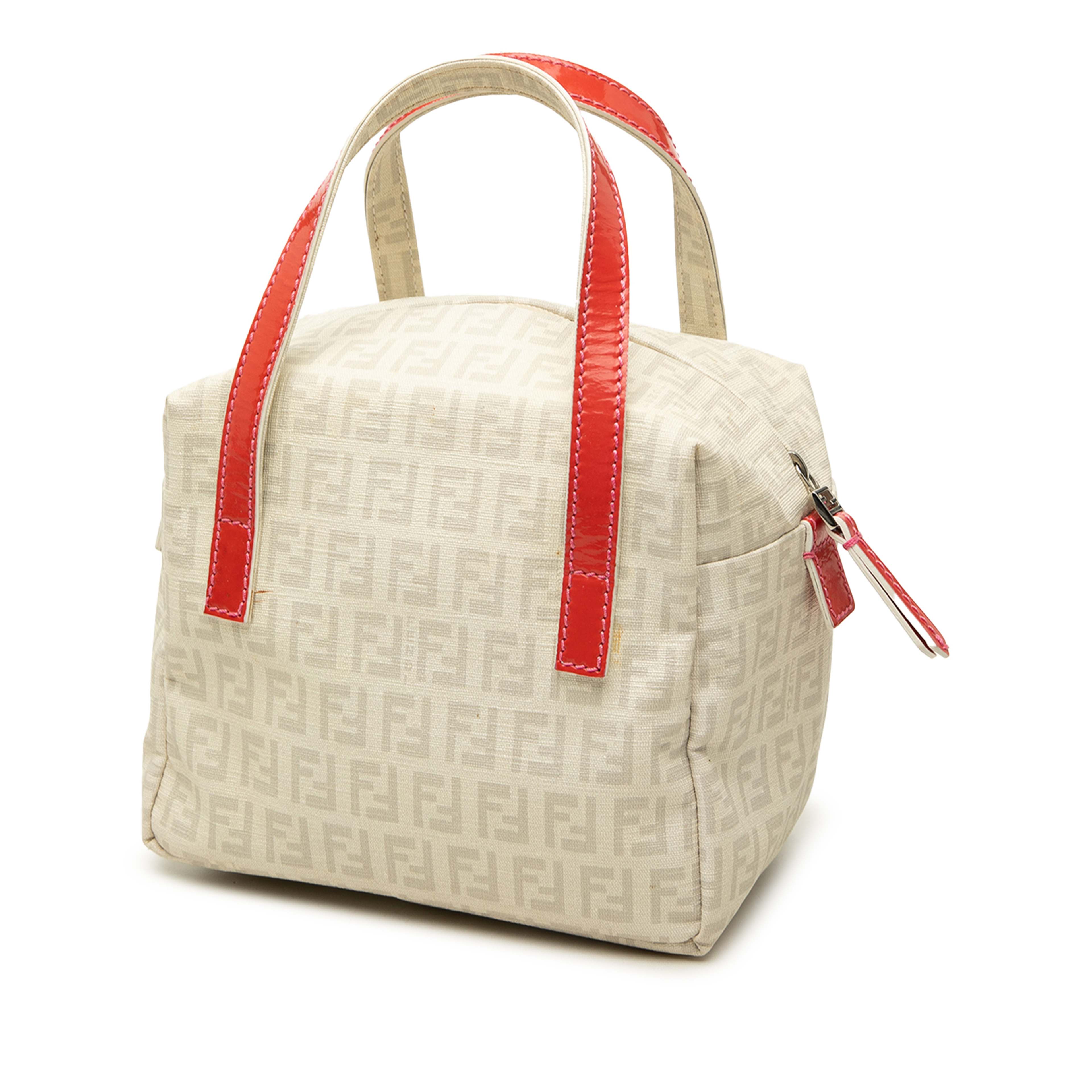 Fendi Mini Zucchino Spalmati Handbag, från Luxclusif, i färgen vit. Klicka för att öppna bilden i stort format