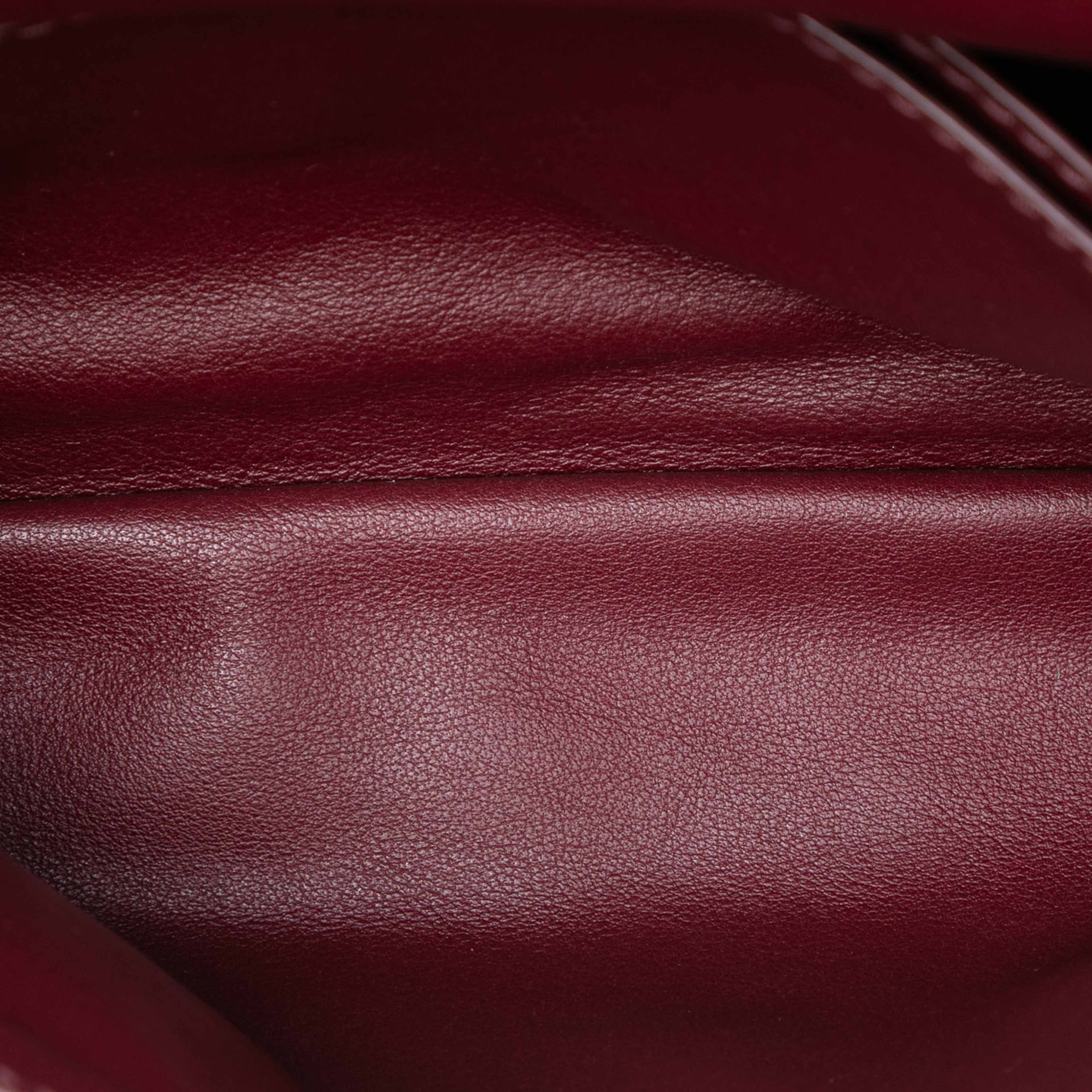 Bottega Veneta Mini Nappa Intrecciato Crossbody, från Luxclusif, i färgen burgundy. Klicka för att öppna bilden i stort format