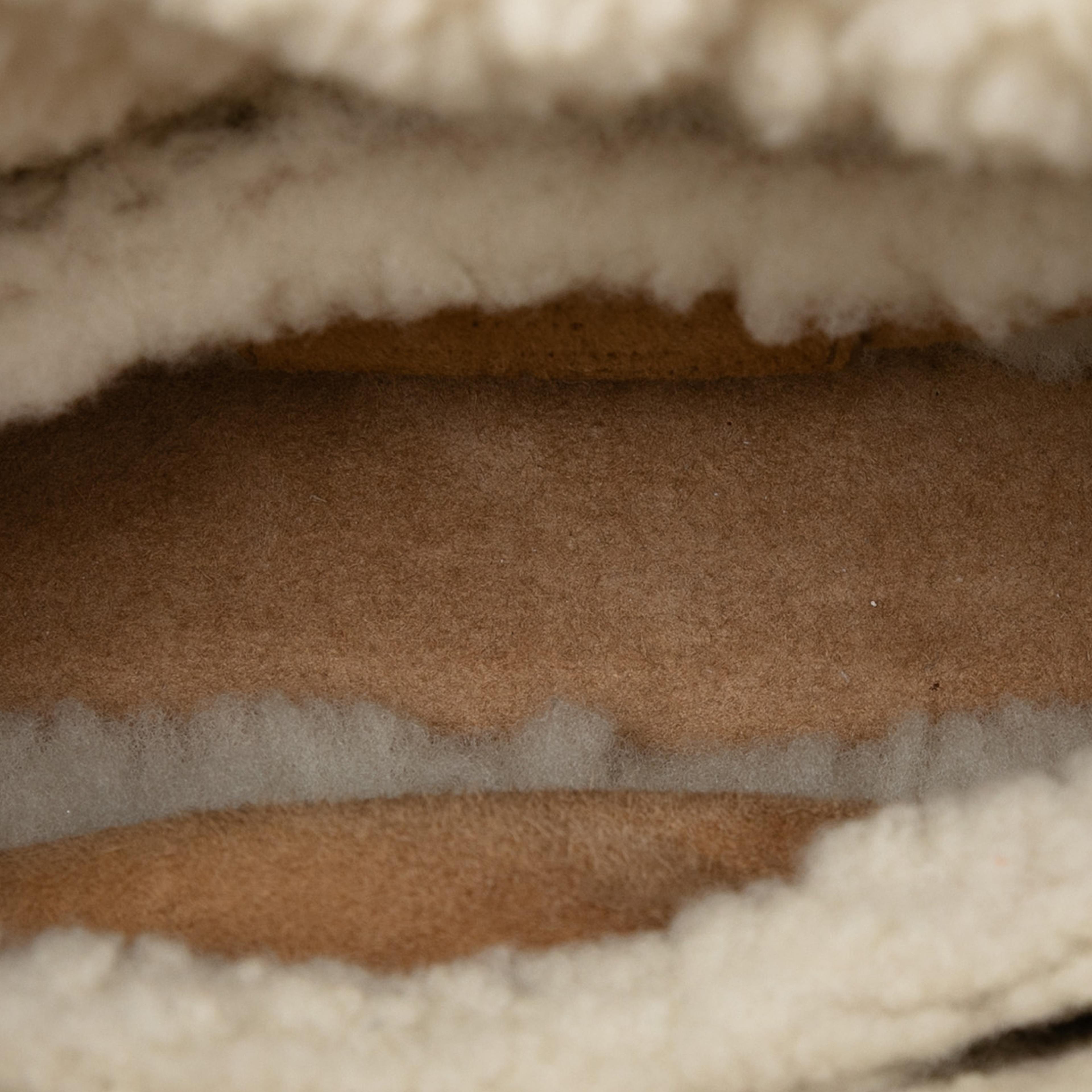 Dior Mini Suede Cannage With Shearling Trim Lady Dior, från Luxclusif, i färgen brown. Klicka för att öppna bilden i stort format