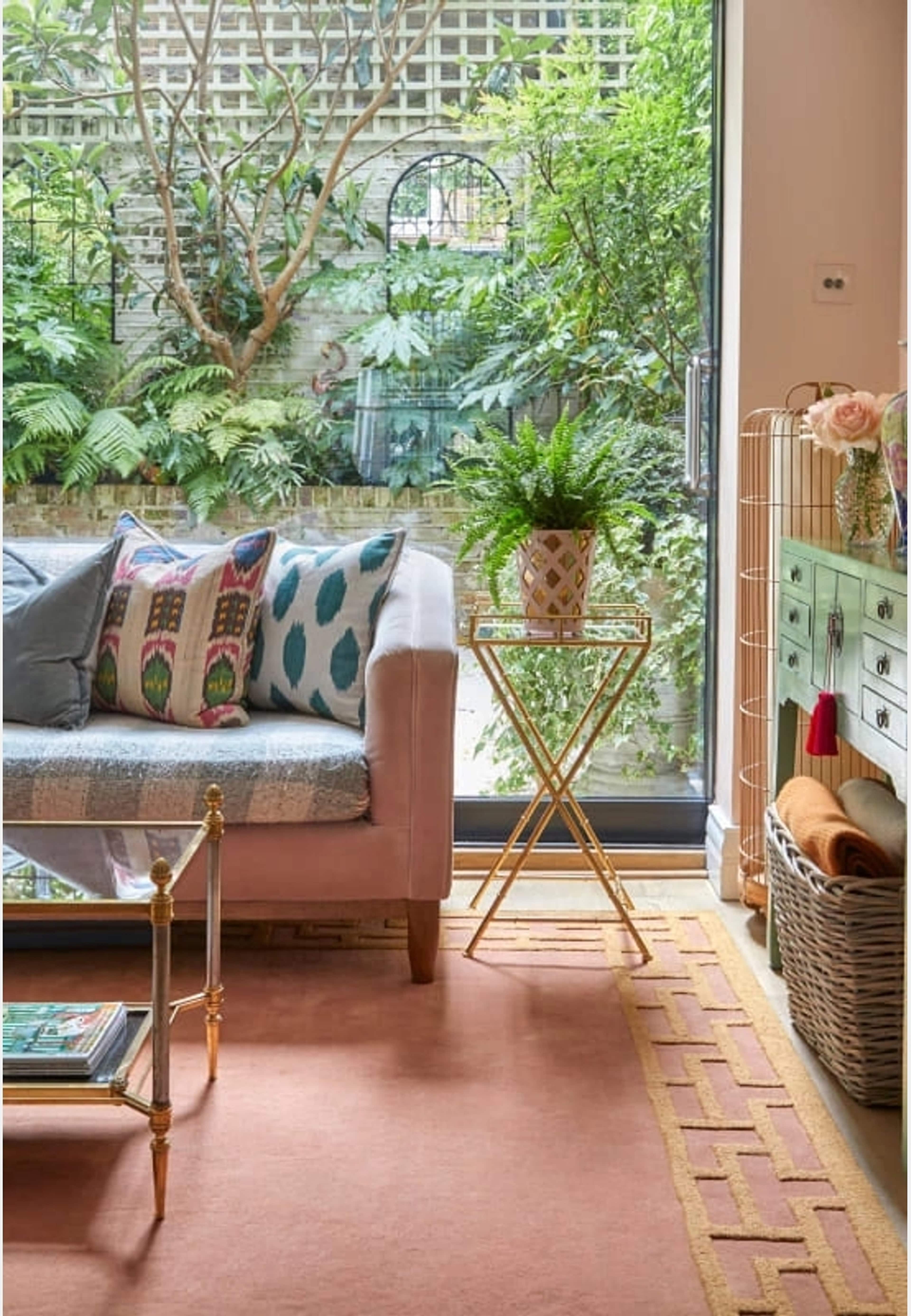 Alice Crawley Indocine Mellow Rose, från Layered, i färgen mellow rose. Klicka för att öppna bilden i stort format