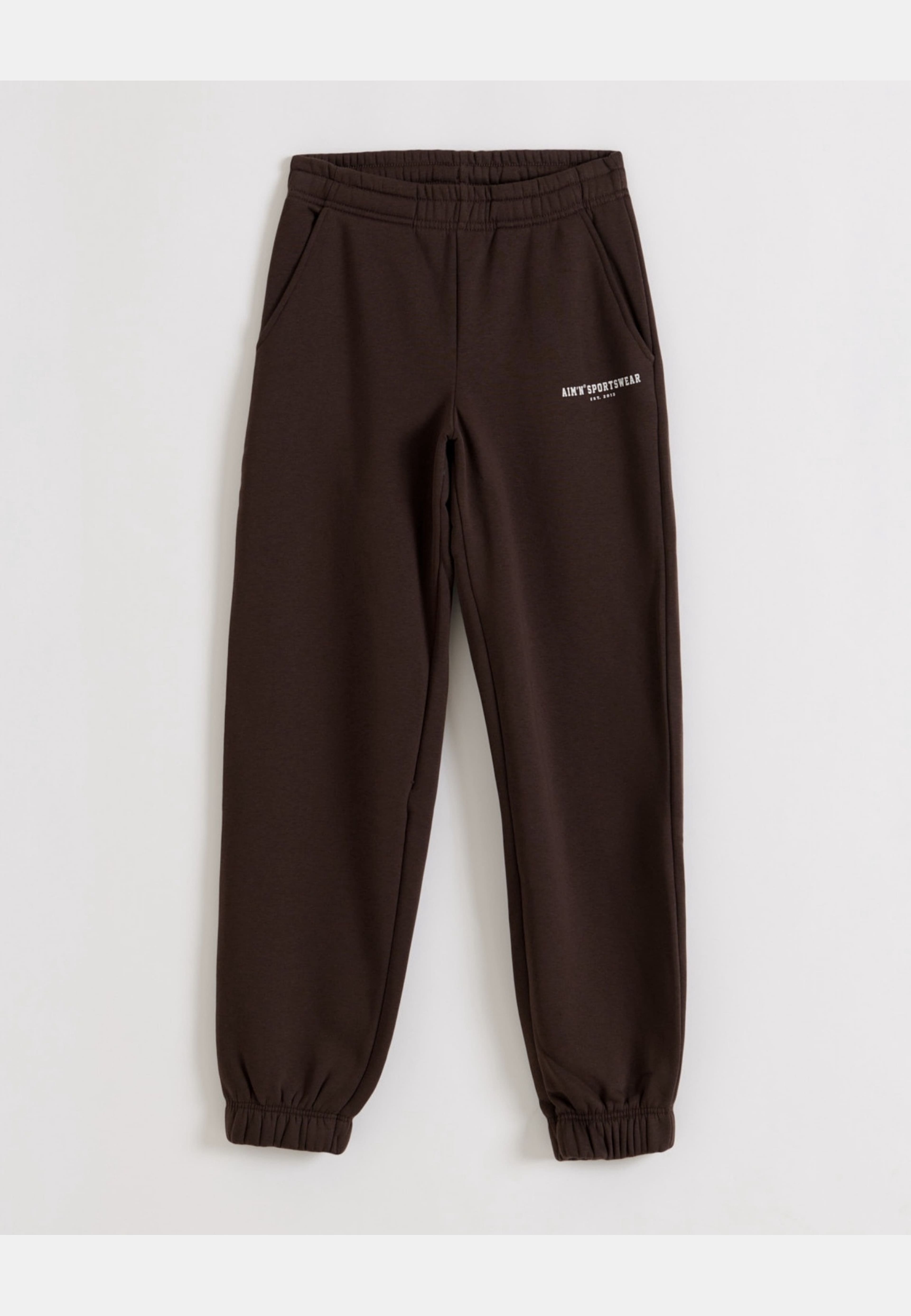 Classic Sweatpants, från aim'n, i färgen chocolate. Klicka för att öppna bilden i stort format