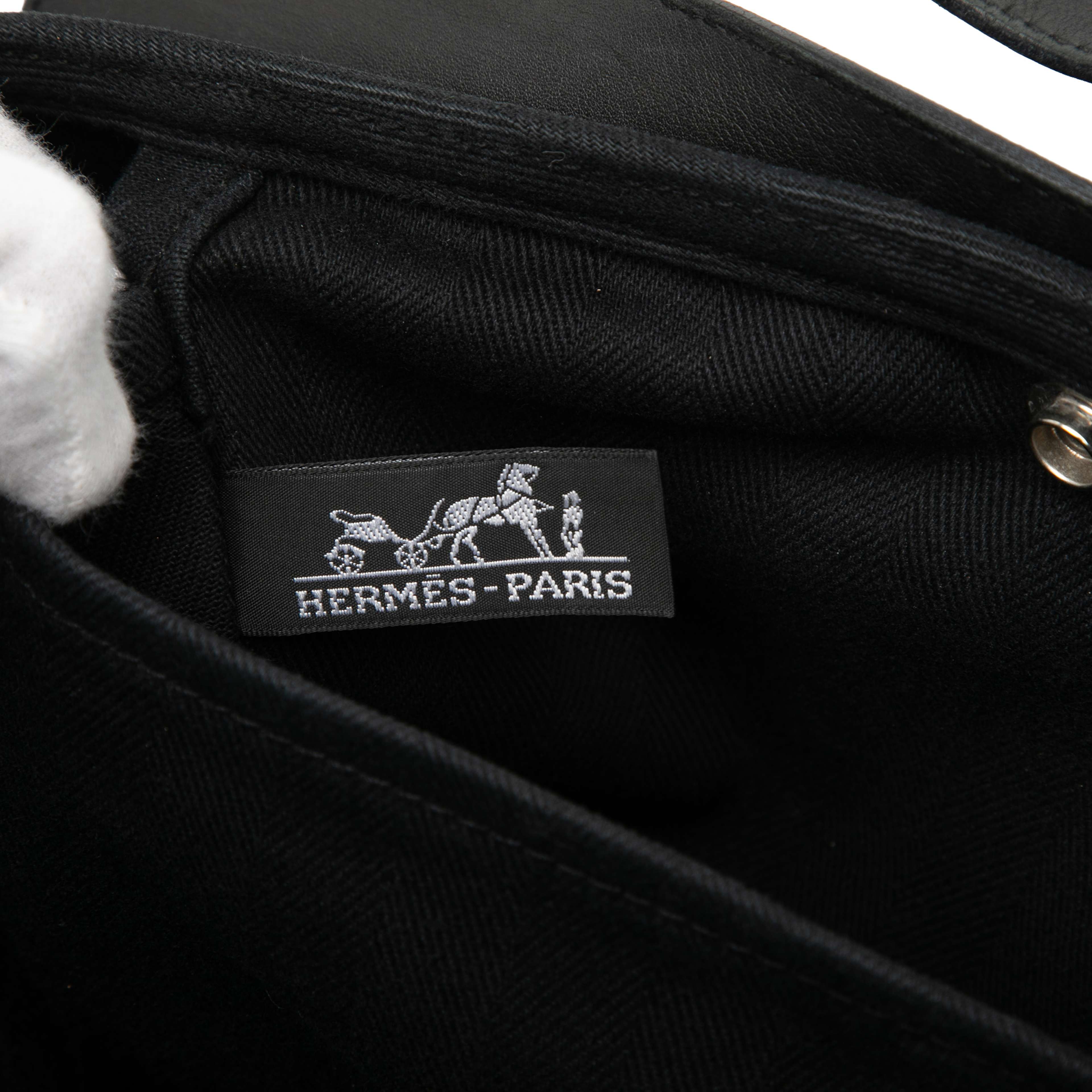 Hermès Toile And Swift Valparaiso Pm, från Luxclusif, i färgen black. Klicka för att öppna bilden i stort format