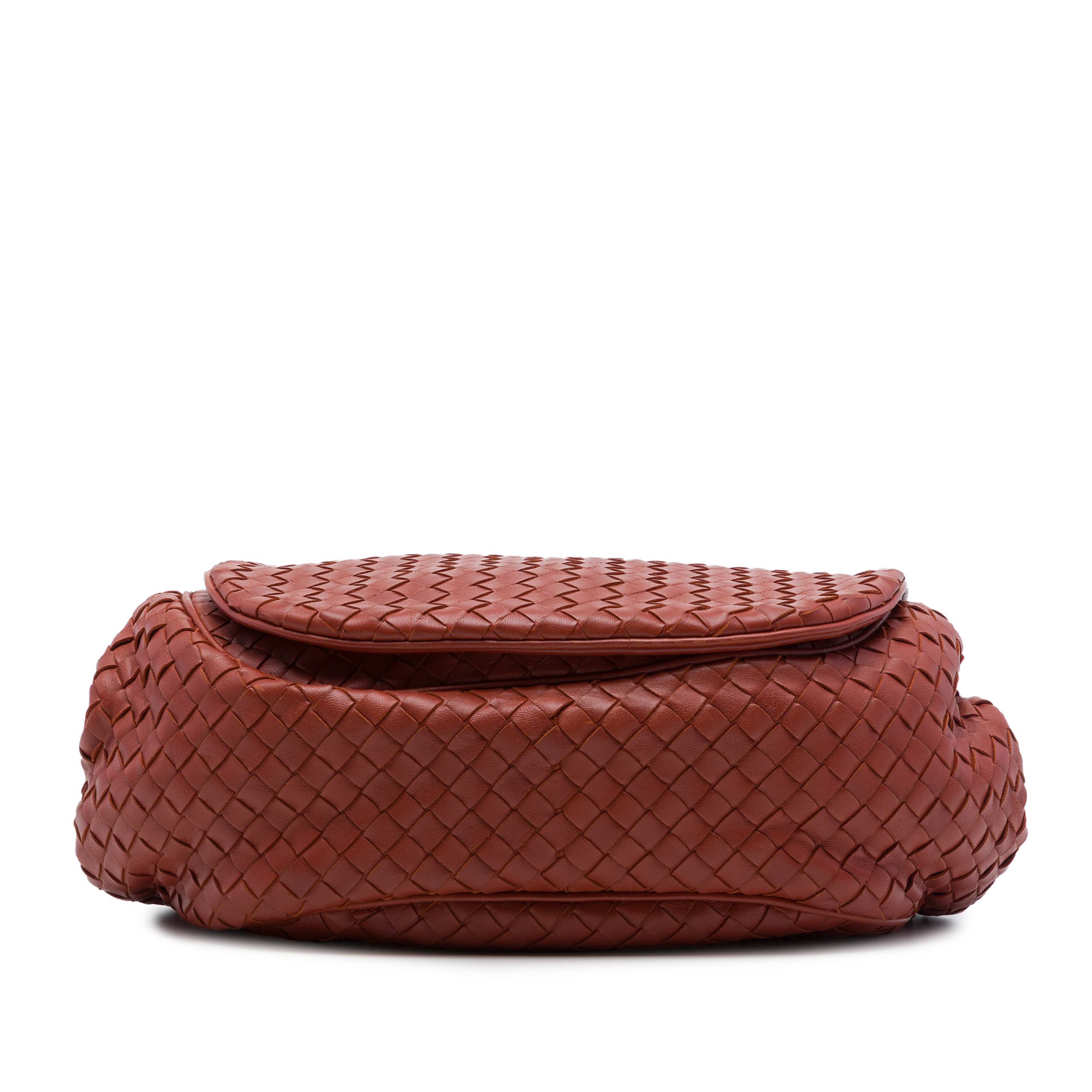 Bottega Veneta Nappa Intrecciato Flap Crossbody, från Luxclusif, i färgen brun. Klicka för att öppna bilden i stort format