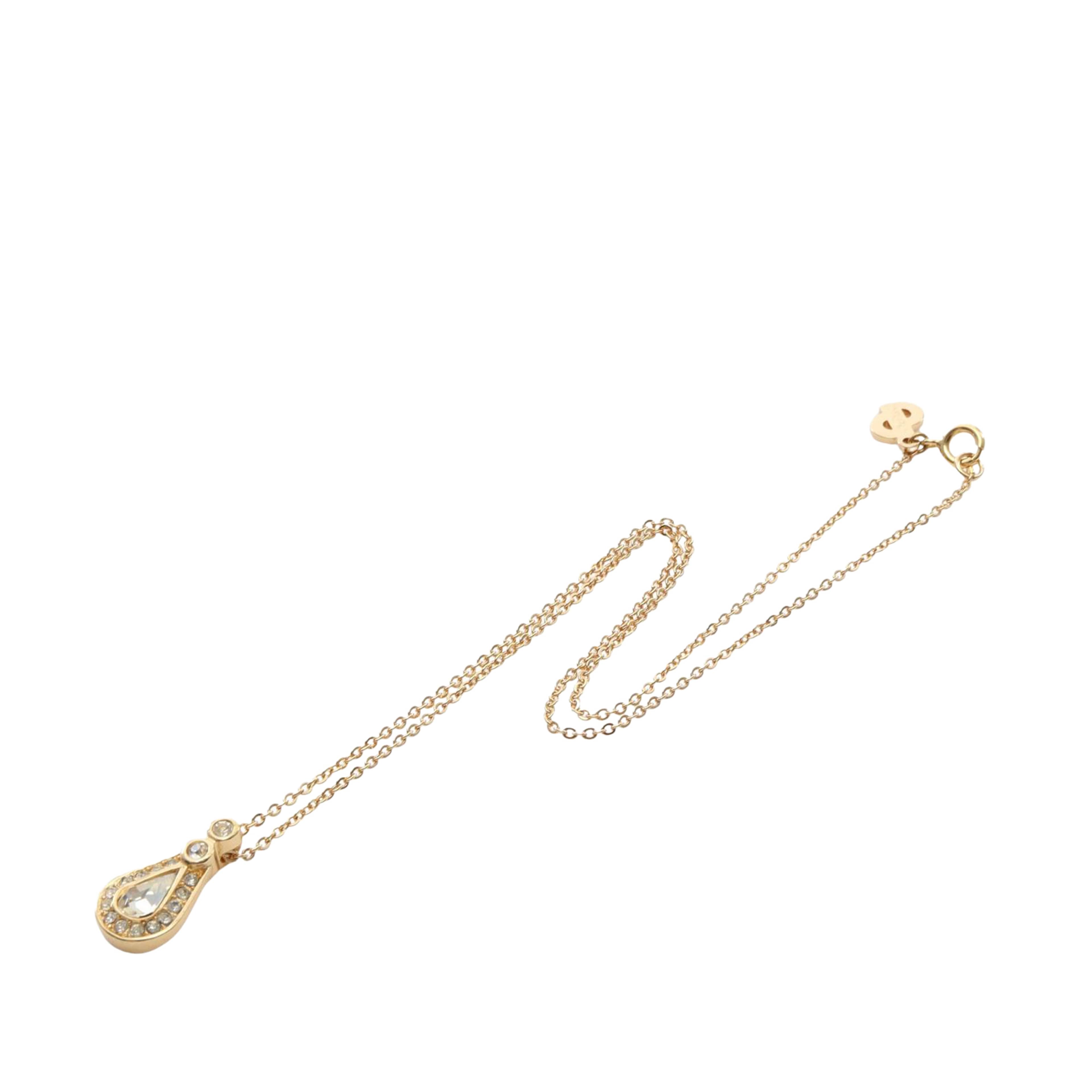 Dior Gold Plated Strass Teardrop Pendant Necklace, från Luxclusif, i färgen gold. Klicka för att öppna bilden i stort format