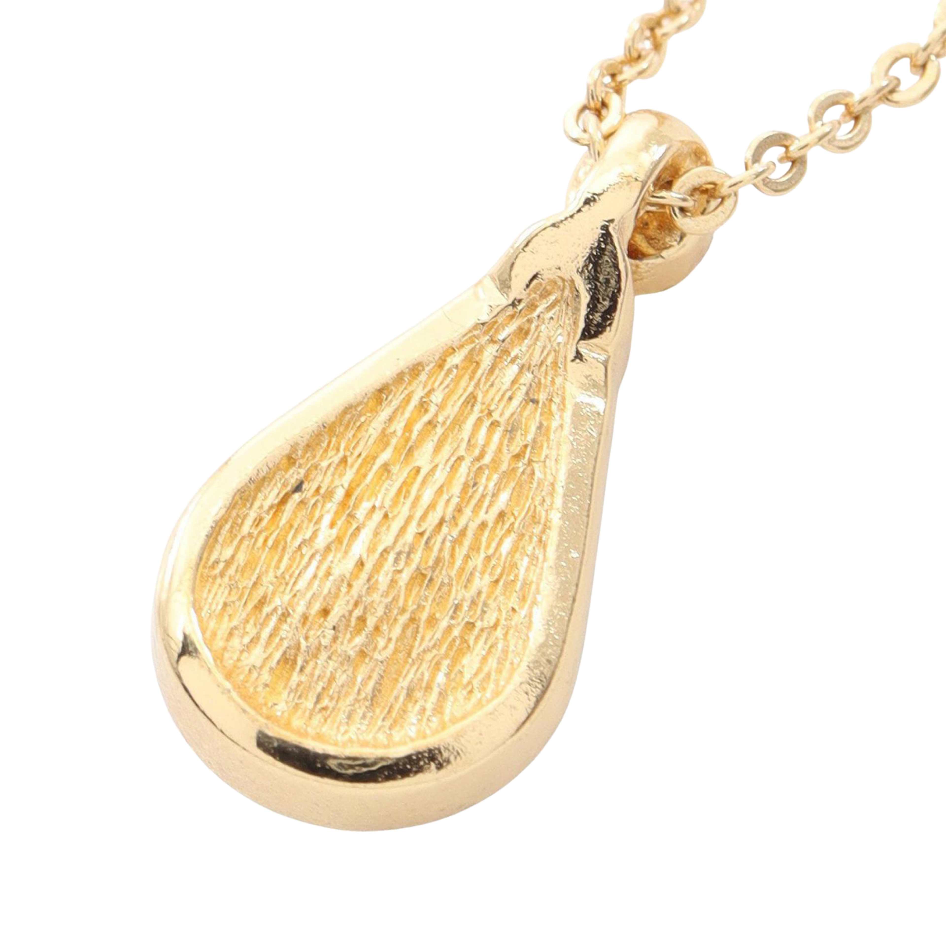 Dior Gold Plated Strass Teardrop Pendant Necklace, från Luxclusif, i färgen gold. Klicka för att öppna bilden i stort format
