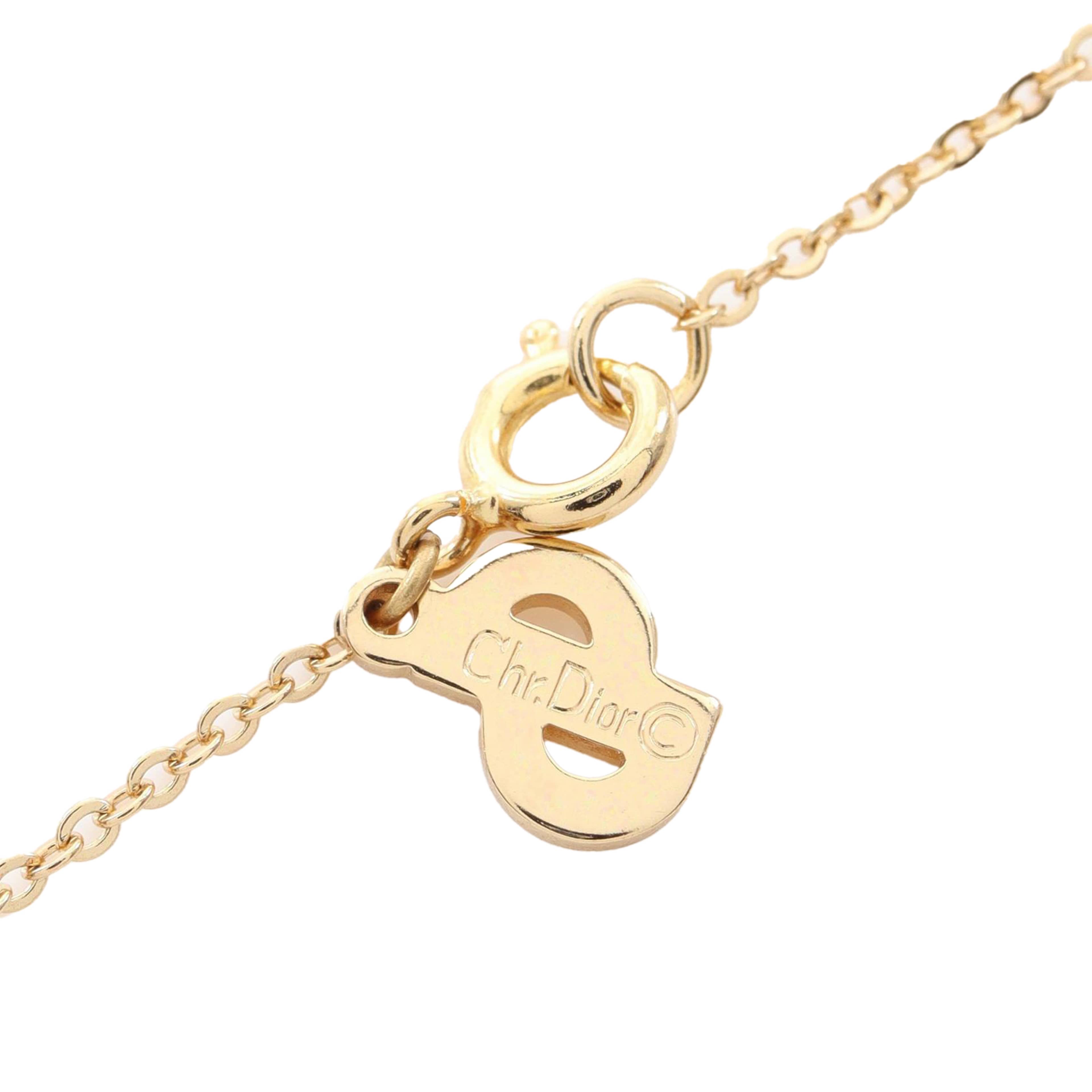 Dior Gold Plated Strass Teardrop Pendant Necklace, från Luxclusif, i färgen gold. Klicka för att öppna bilden i stort format