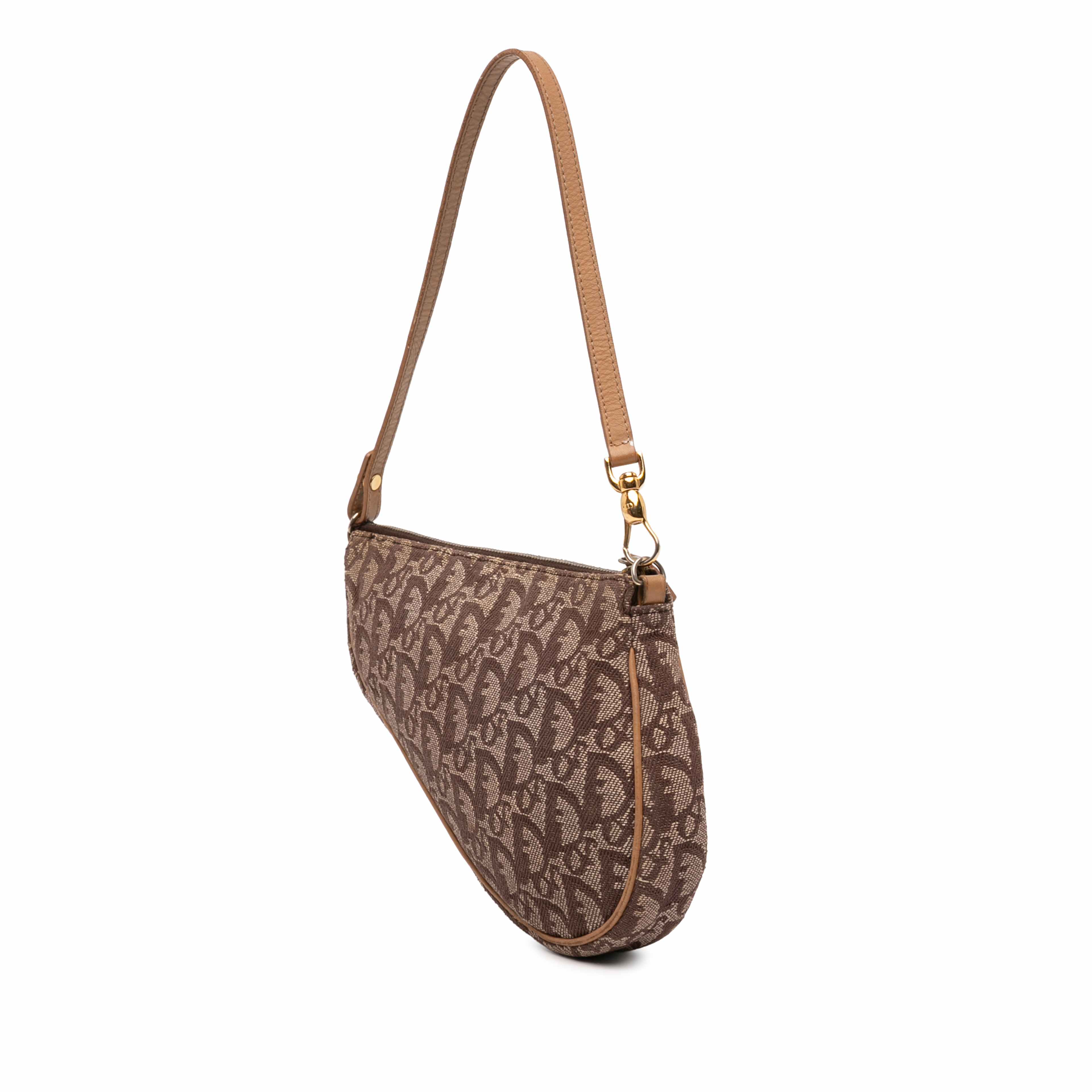Dior Mini Diorissimo Canvas Saddle Pochette, från Luxclusif, i färgen brun. Klicka för att öppna bilden i stort format