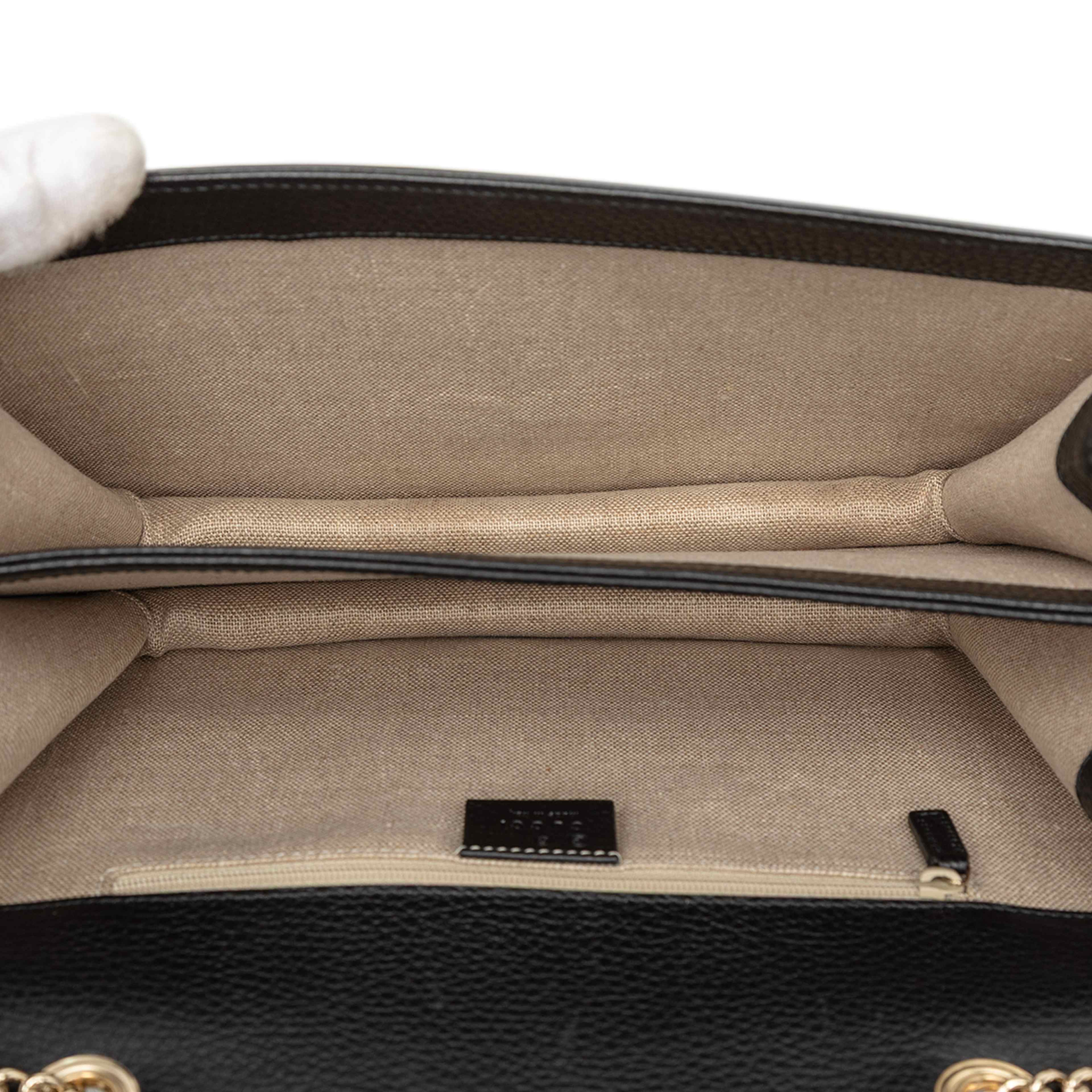 Gucci Medium Dollar Calfskin Interlocking G Crossbody, från Luxclusif, i färgen black. Klicka för att öppna bilden i stort format