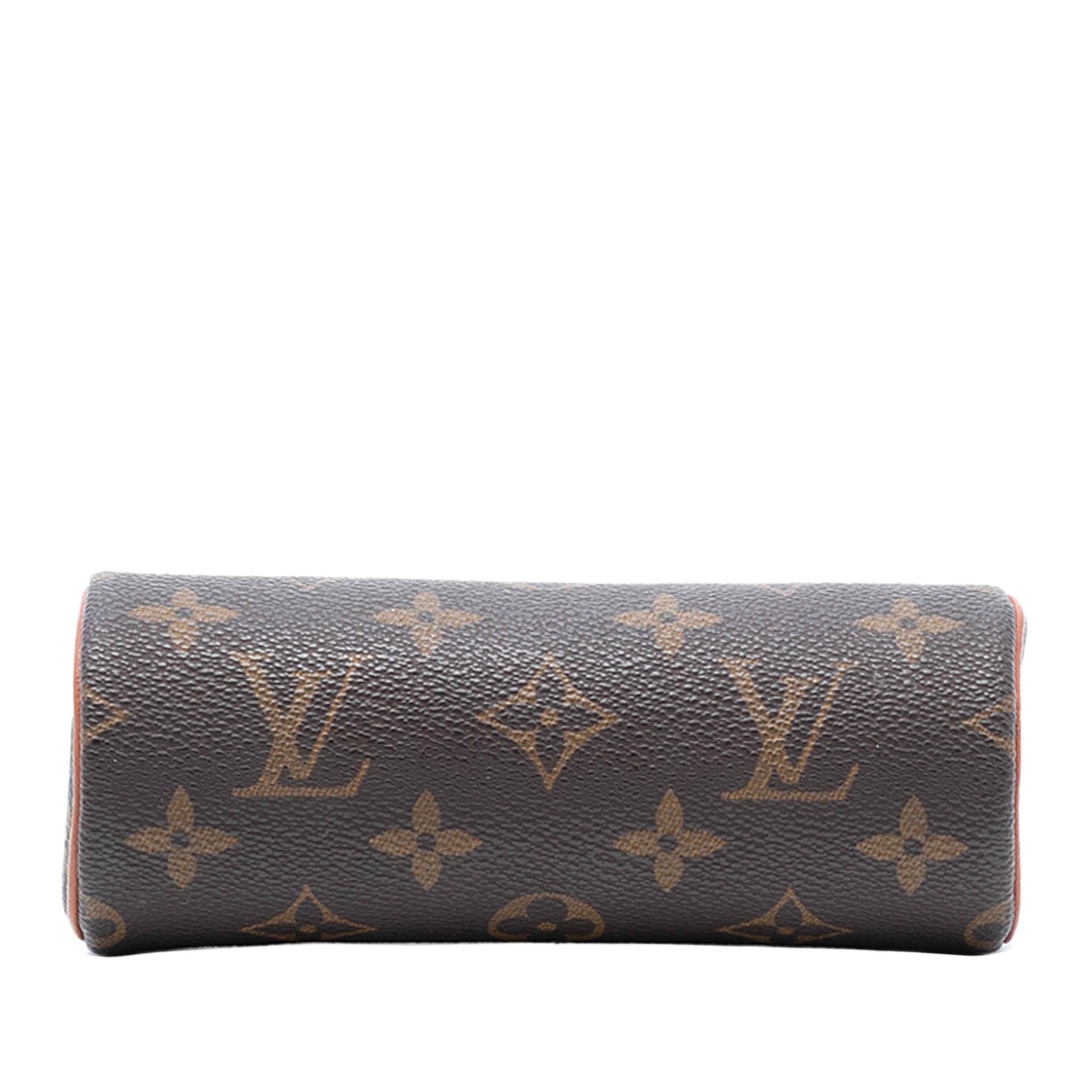 Louis Vuitton Monogram Papillon Pochette, från Luxclusif, i färgen brown. Klicka för att öppna bilden i stort format