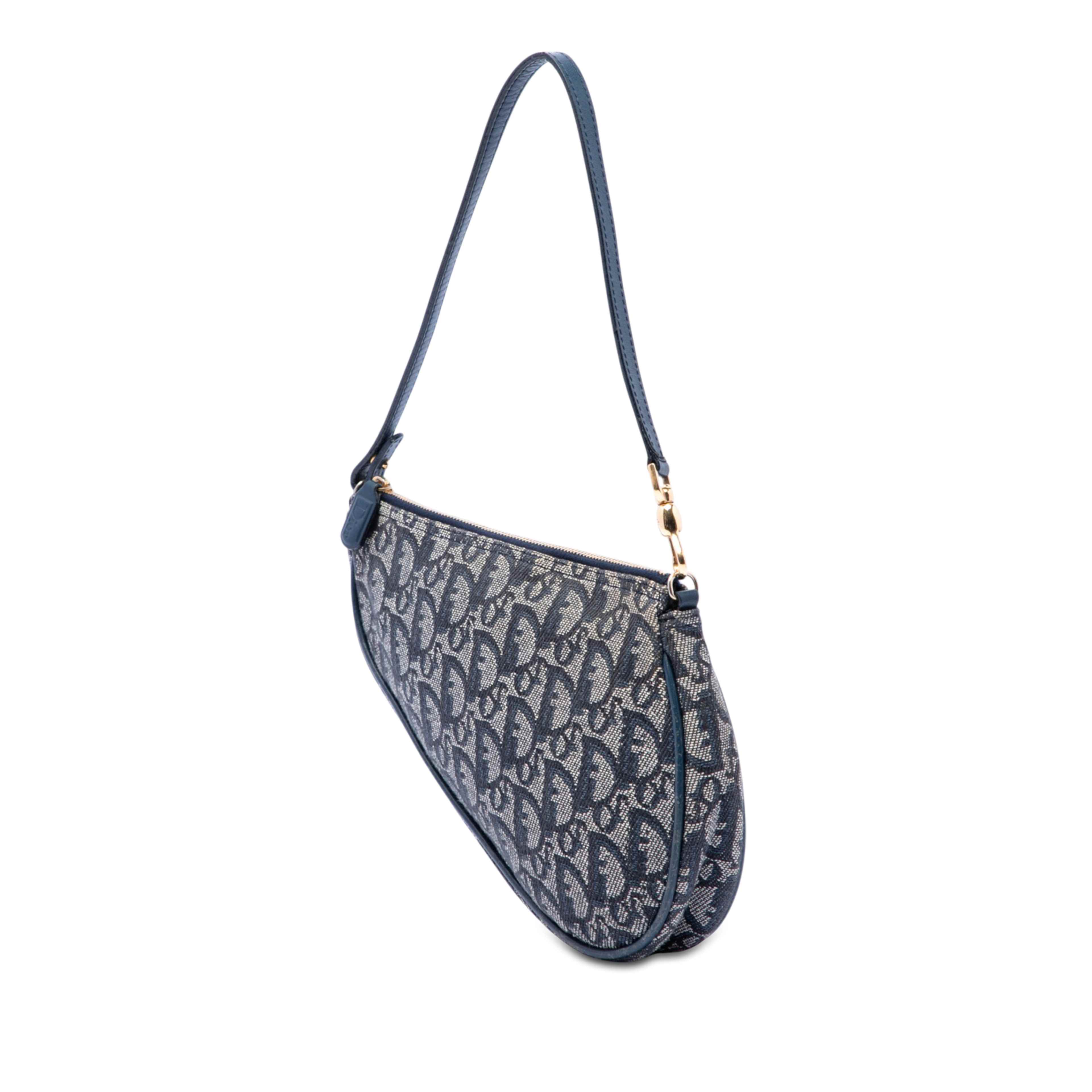 Dior Mini Diorissimo Canvas Saddle Pochette, från Luxclusif, i färgen blå. Klicka för att öppna bilden i stort format