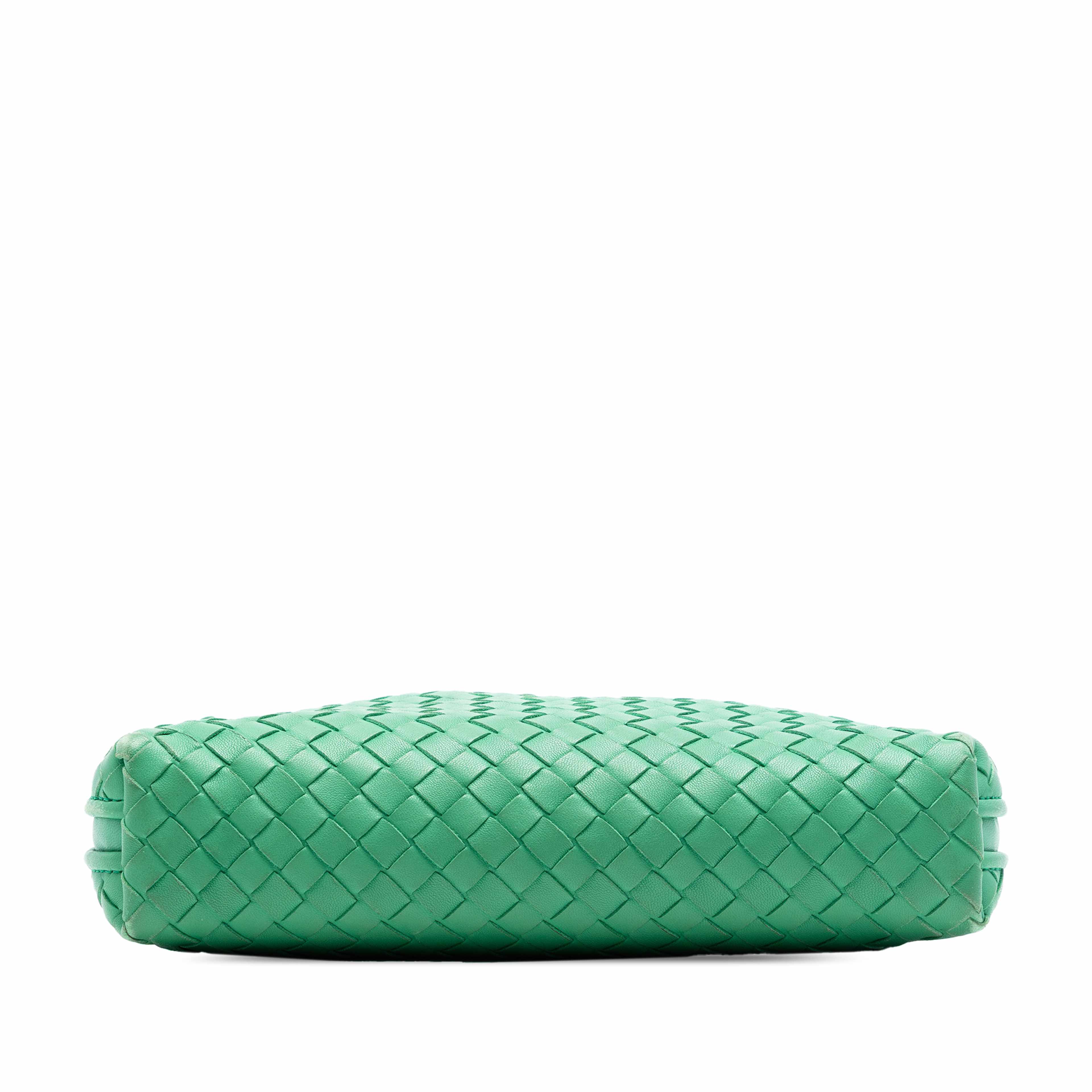 Bottega Veneta Nappa Intrecciato Nodini Crossbody, från Luxclusif, i färgen green. Klicka för att öppna bilden i stort format