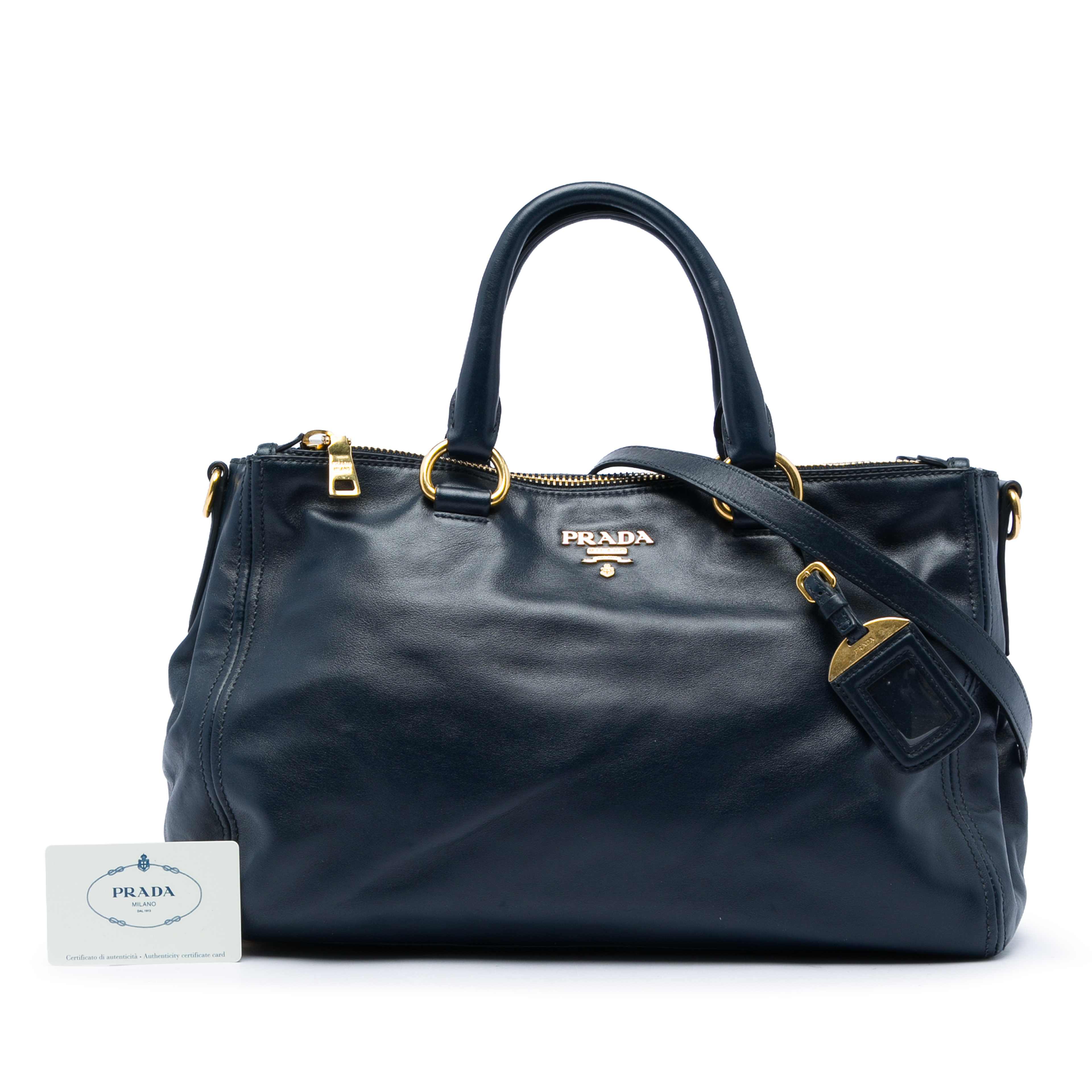 Prada Soft Calf Double Zip Convertible Tote, från Luxclusif, i färgen blå. Klicka för att öppna bilden i stort format
