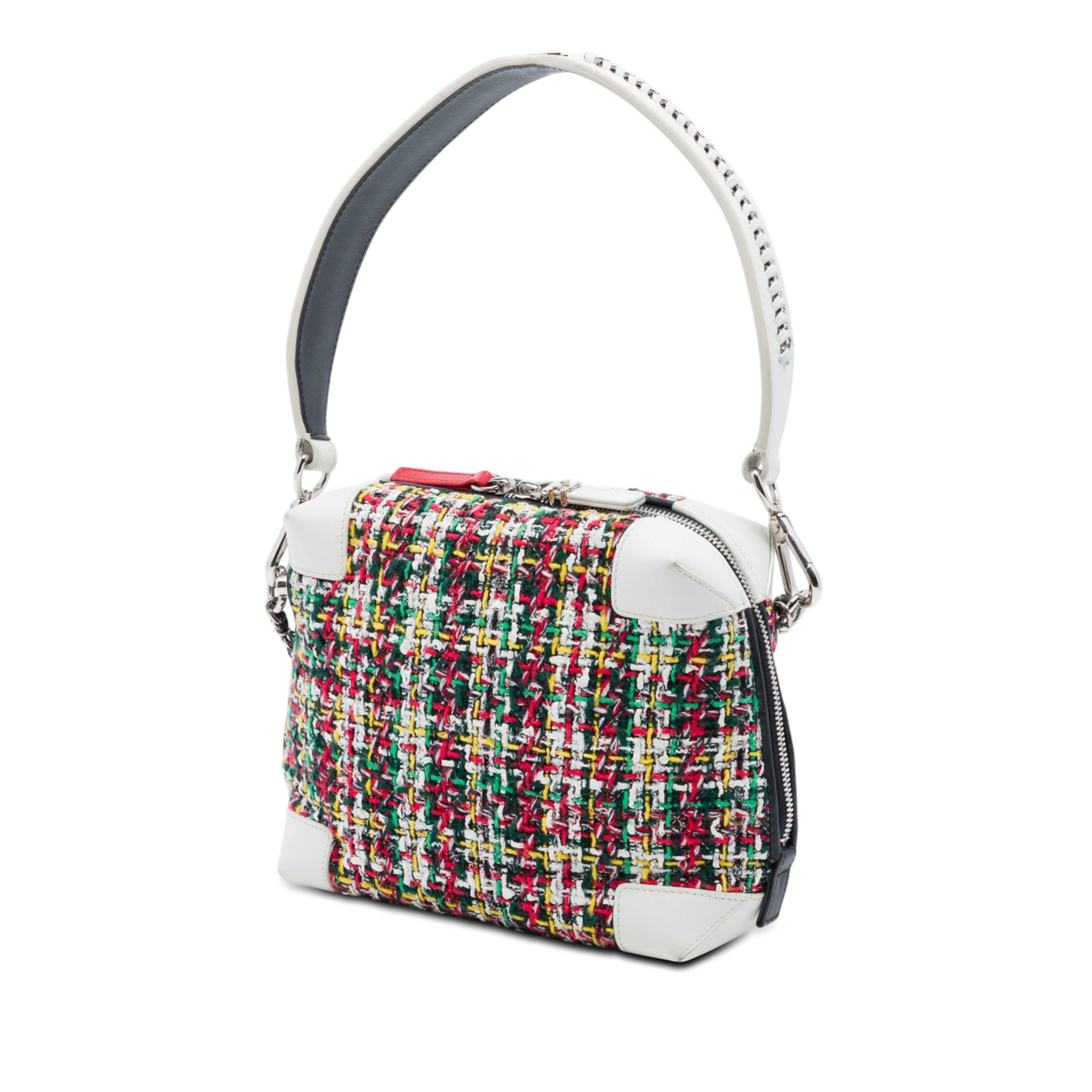 Chanel Tweed Street Allure Camera Bag, från Luxclusif, i färgen röd. Klicka för att öppna bilden i stort format