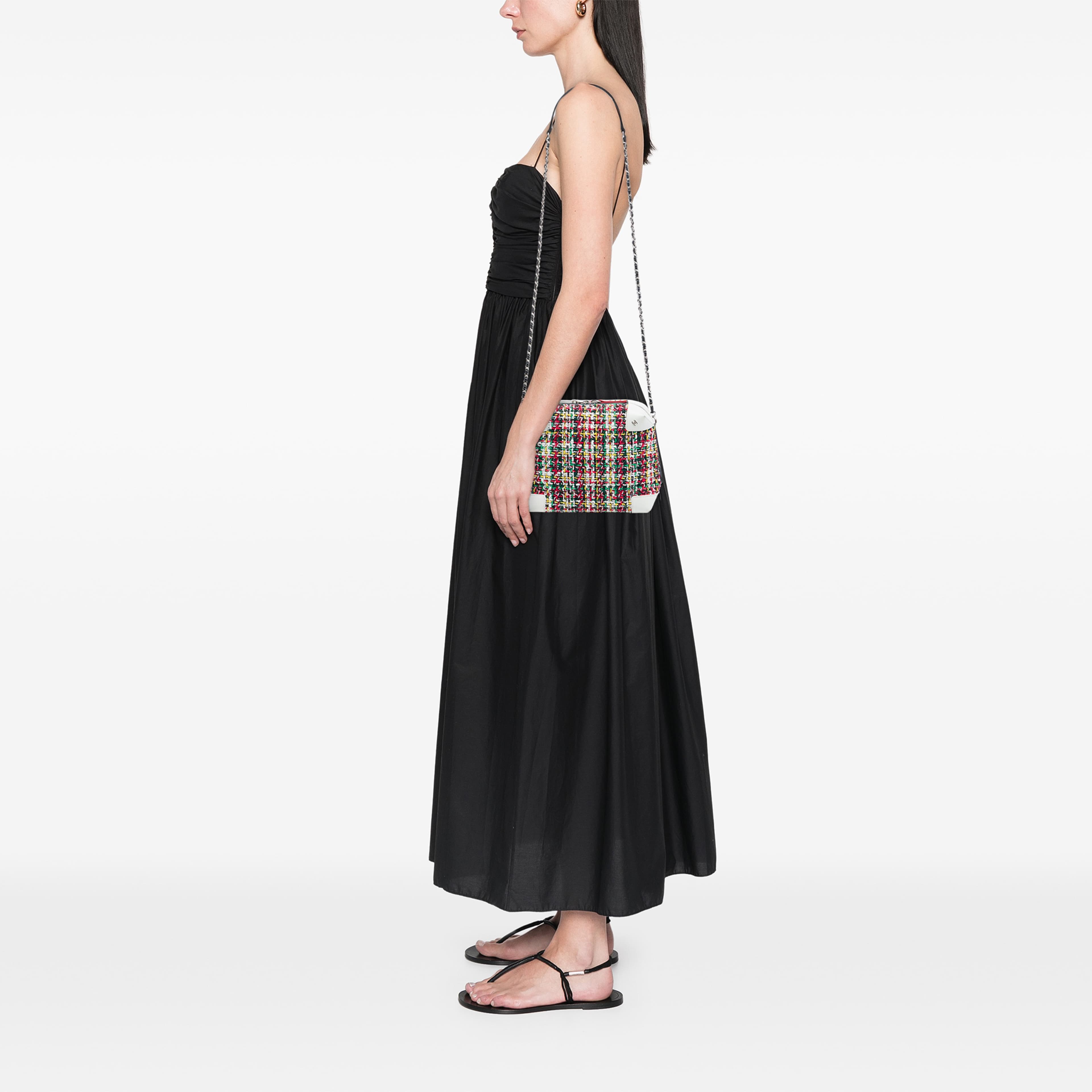 Chanel Tweed Street Allure Camera Bag, från Luxclusif, i färgen röd. Klicka för att öppna bilden i stort format