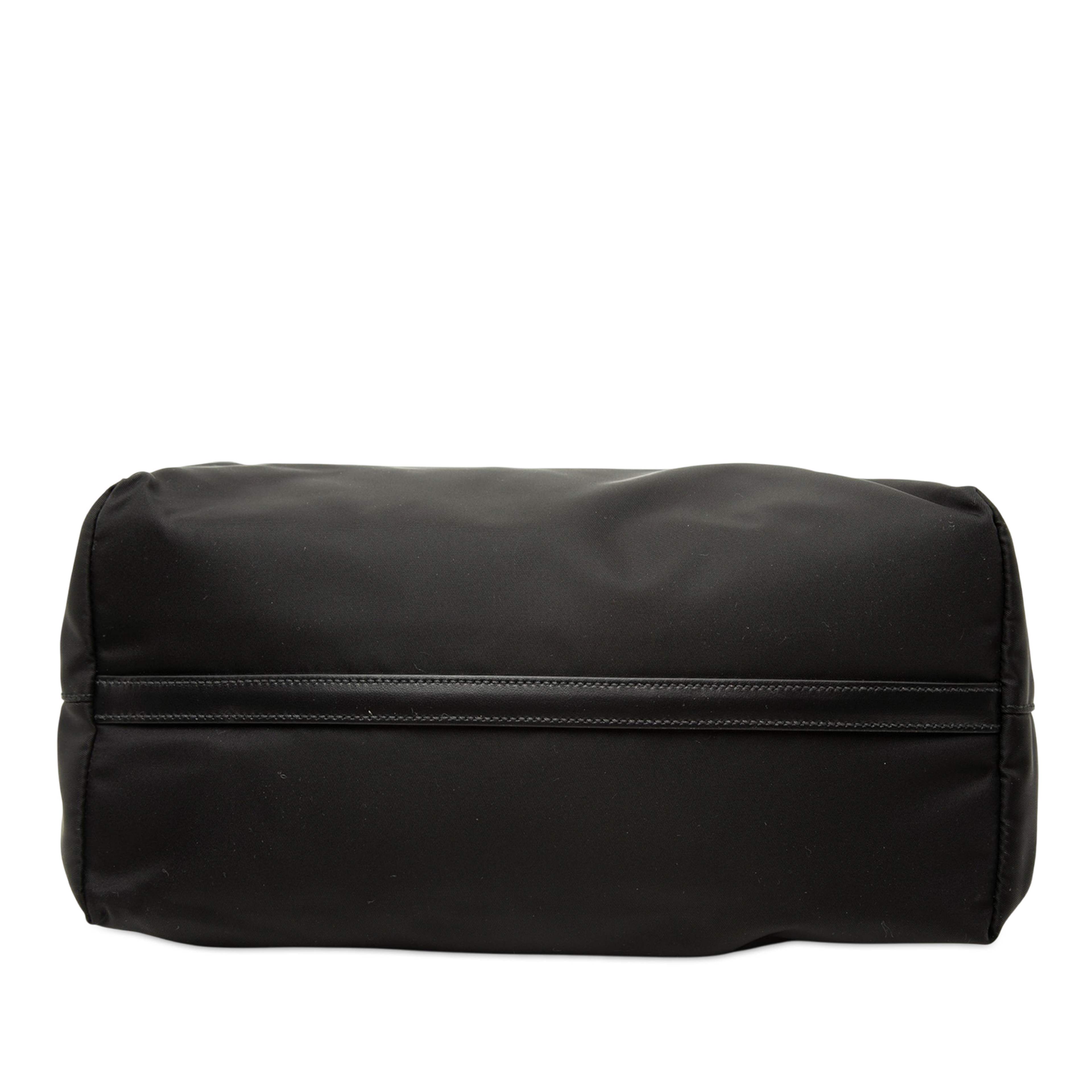 Prada Tessuto Tote, från Luxclusif, i färgen svart. Klicka för att öppna bilden i stort format