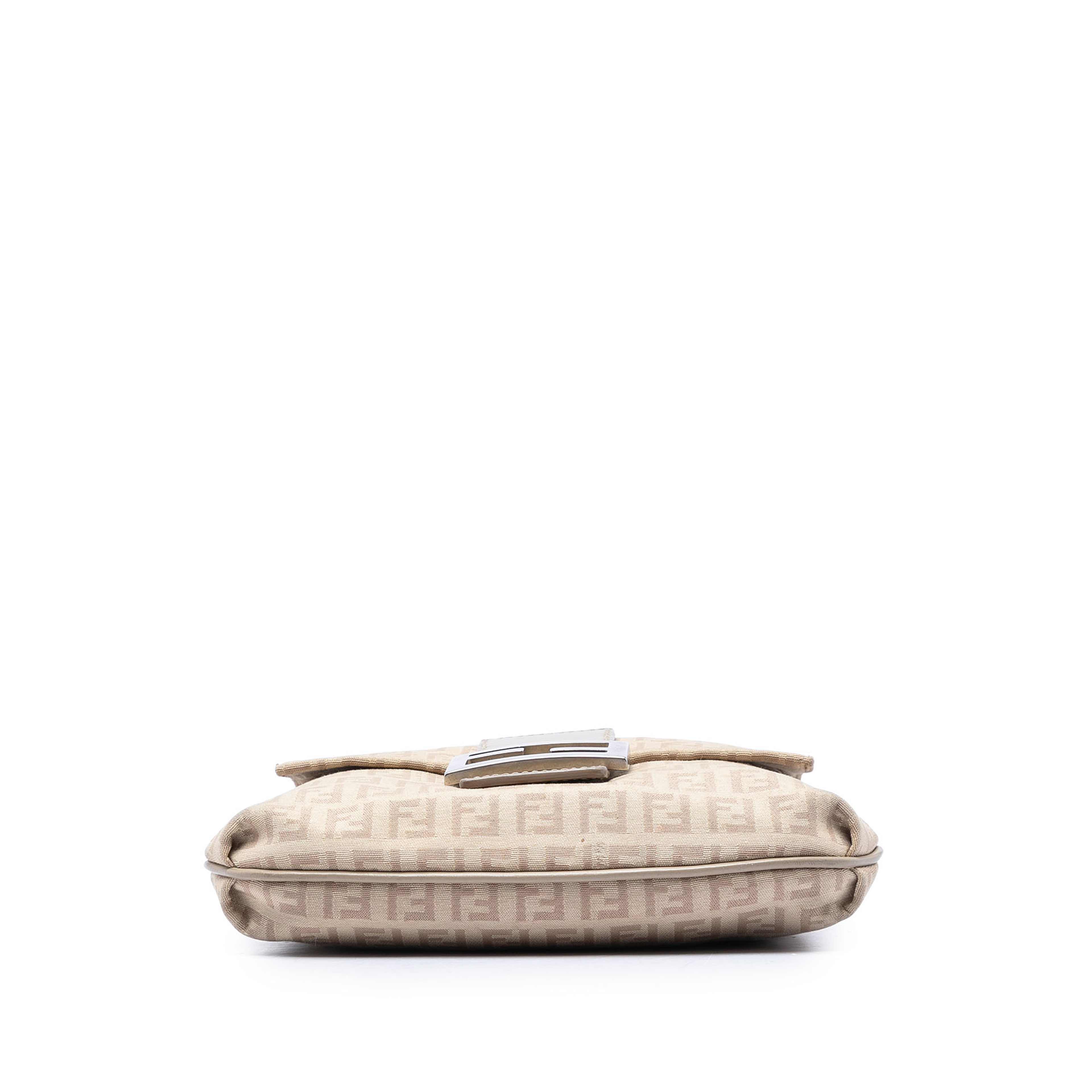 Fendi Zucchino Canvas Crossbody, från Luxclusif, i färgen brun. Klicka för att öppna bilden i stort format