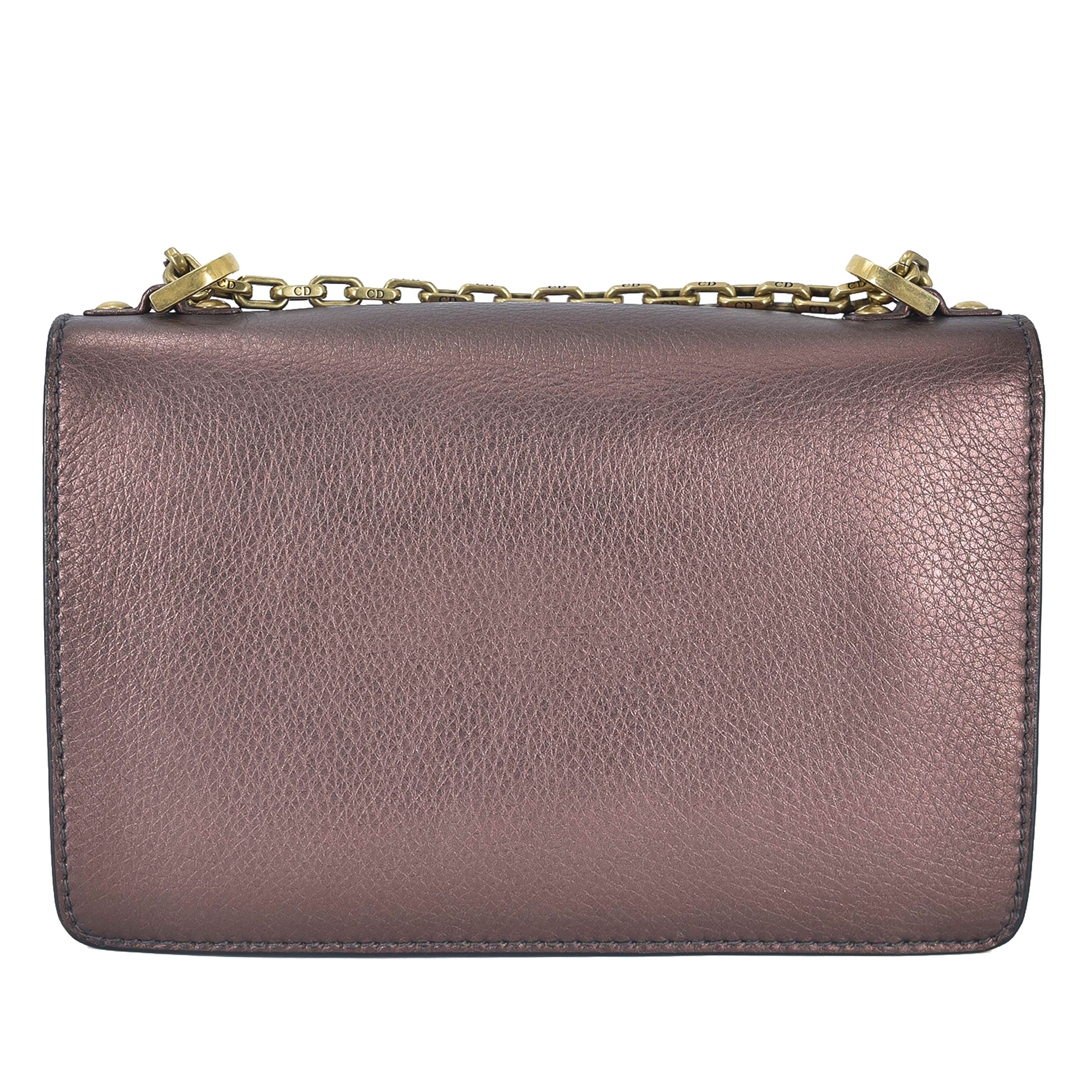 Dior Medium J'adior Chain Flap, från Luxclusif, i färgen bronze. Klicka för att öppna bilden i stort format