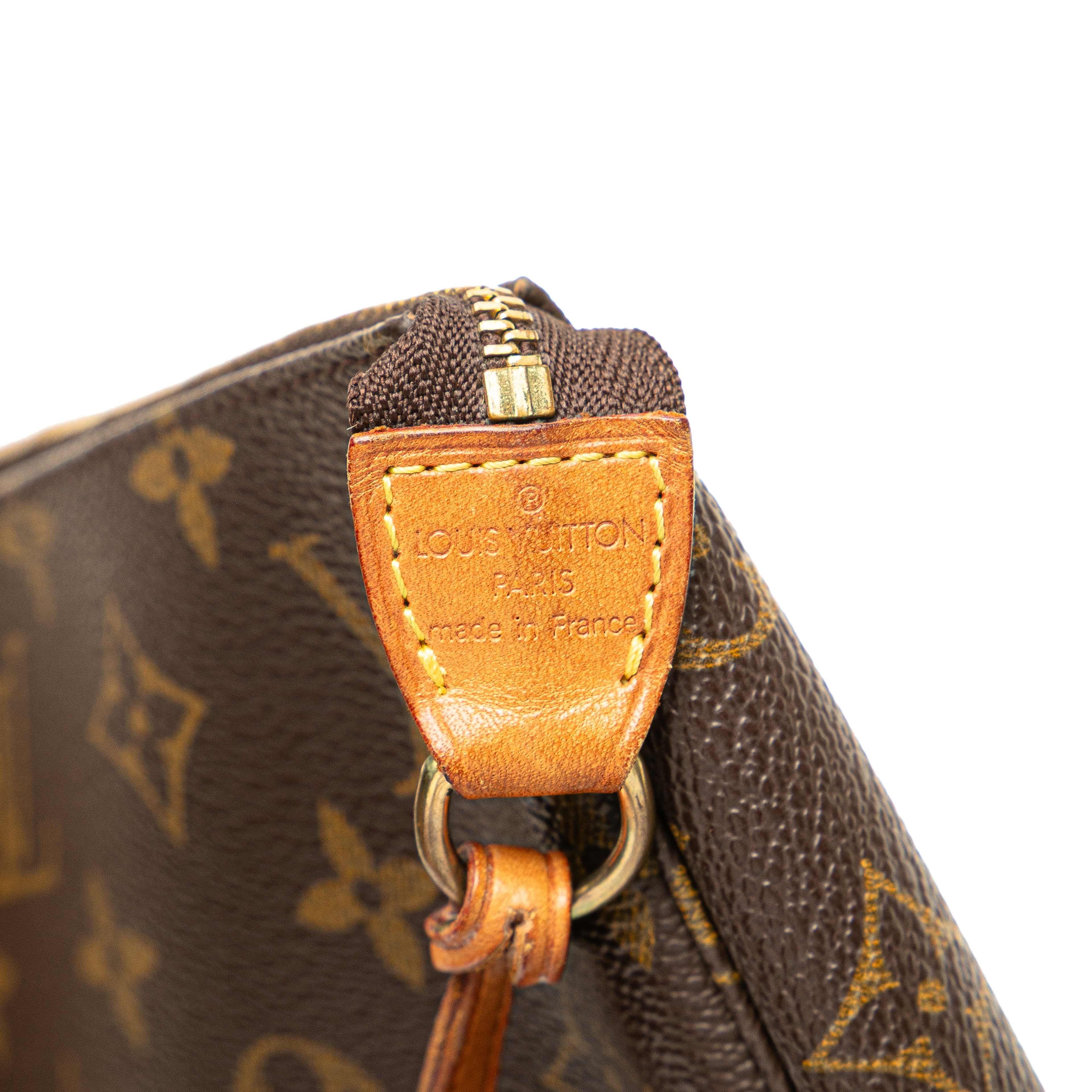 Louis Vuitton Monogram Pochette Accessoires, från Luxclusif, i färgen brown. Klicka för att öppna bilden i stort format