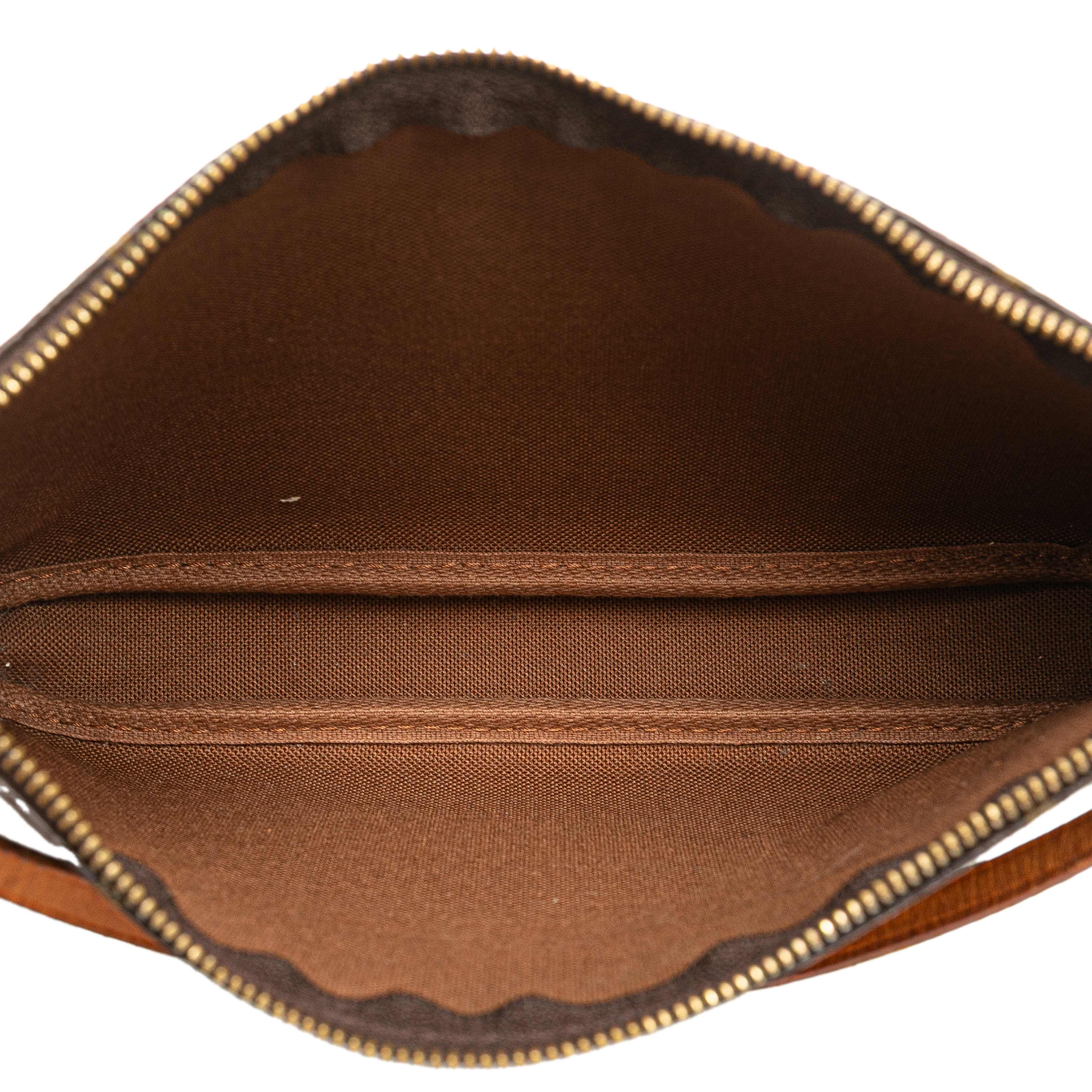 Louis Vuitton Monogram Pochette Accessoires, från Luxclusif, i färgen brown. Klicka för att öppna bilden i stort format