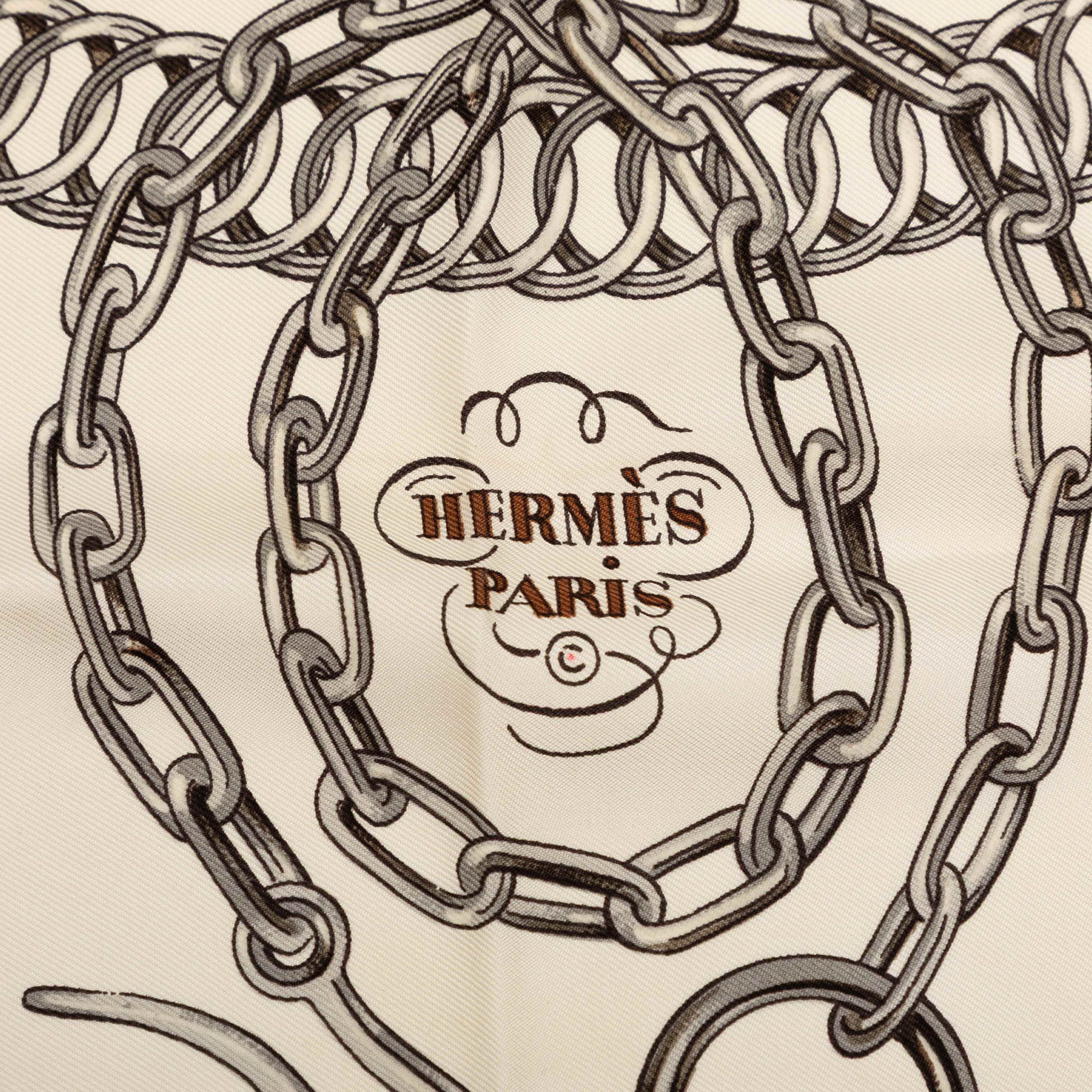 Hermès Equipages Silk Scarf 90, från Luxclusif, i färgen white. Klicka för att öppna bilden i stort format
