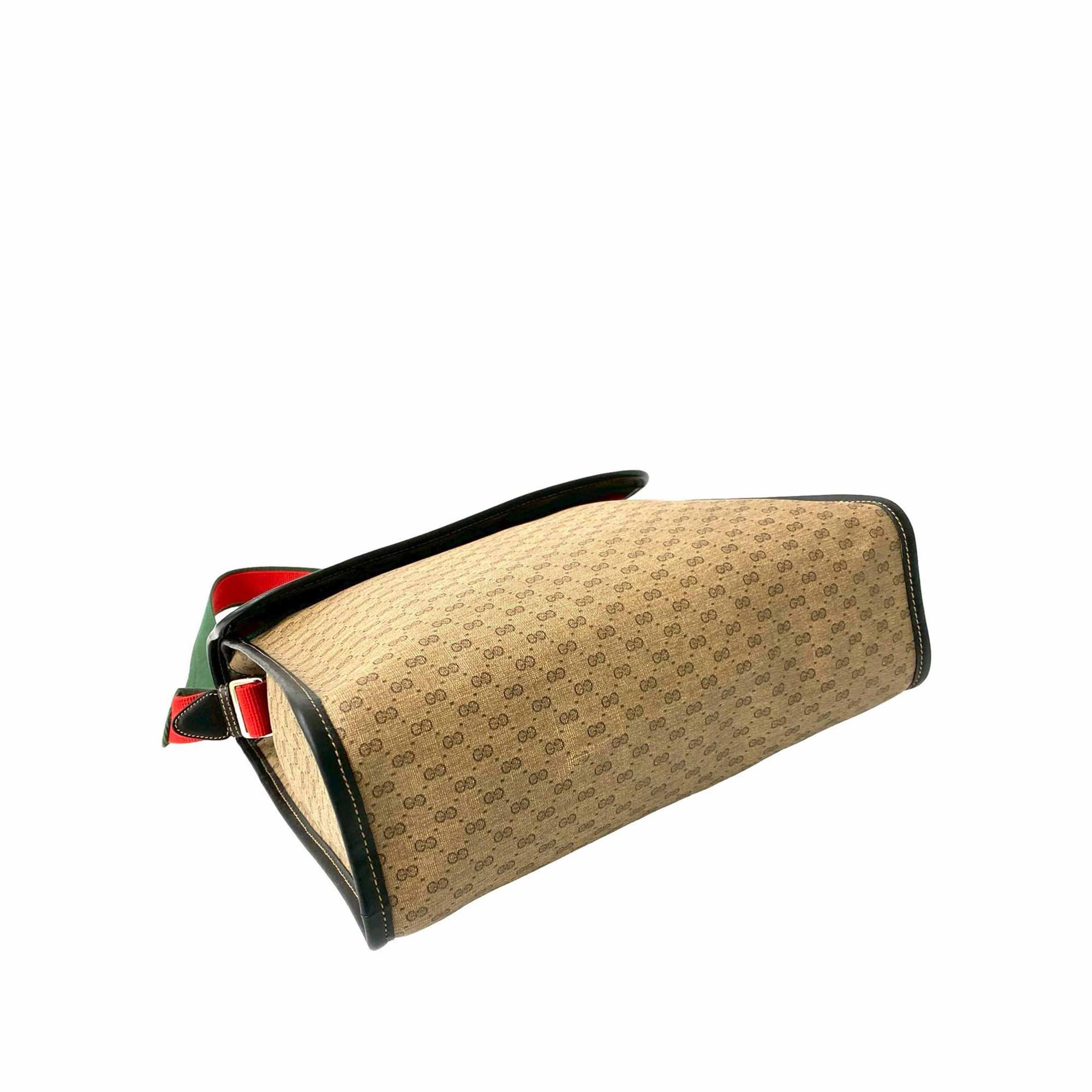 Gucci Micro Gg Supreme Web Shoulder Bag, från Luxclusif, i färgen beige. Klicka för att öppna bilden i stort format