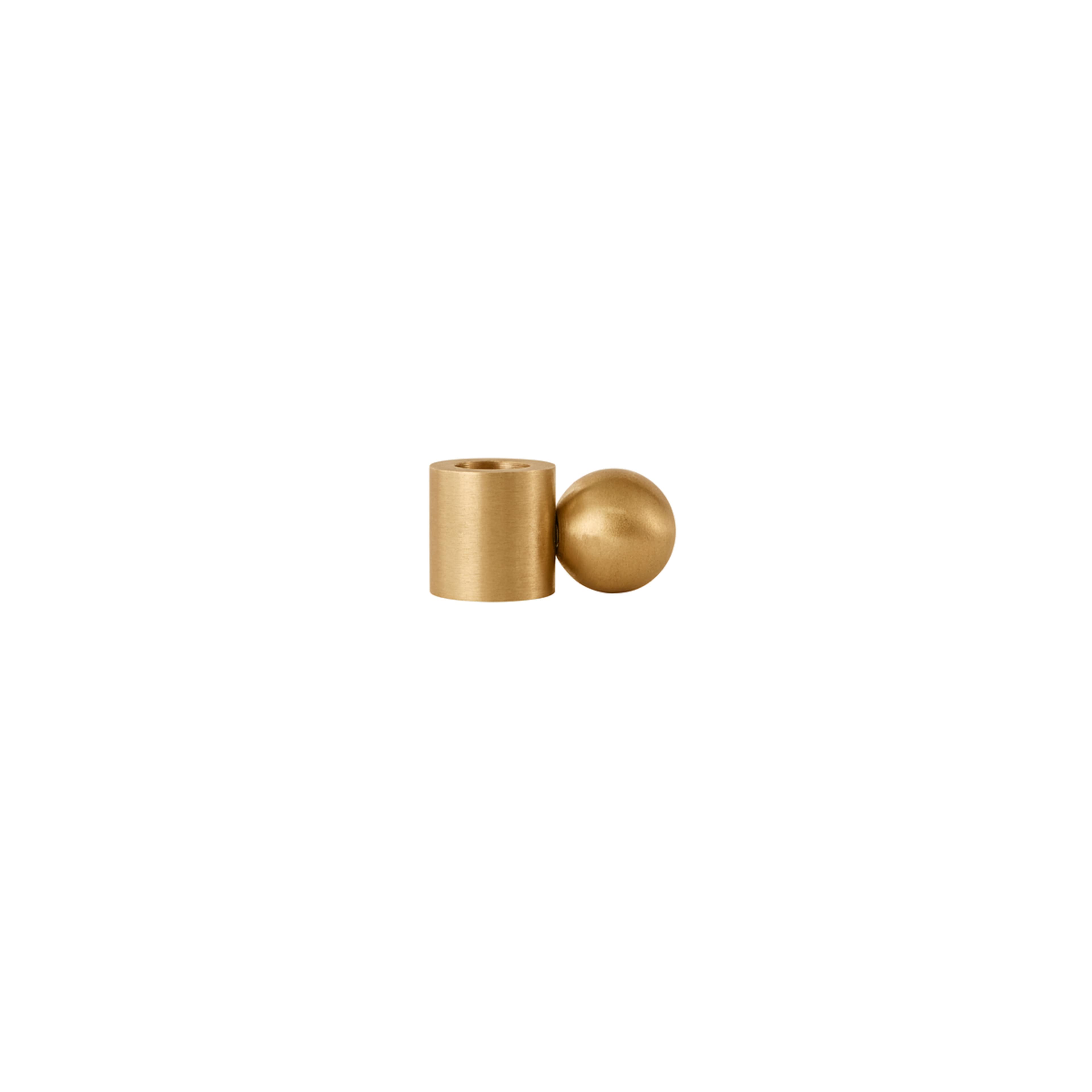 Palloa Solid Brass Candleholder - Low, från OYOY Living, i färgen brushed brass. Klicka för att öppna bilden i stort format