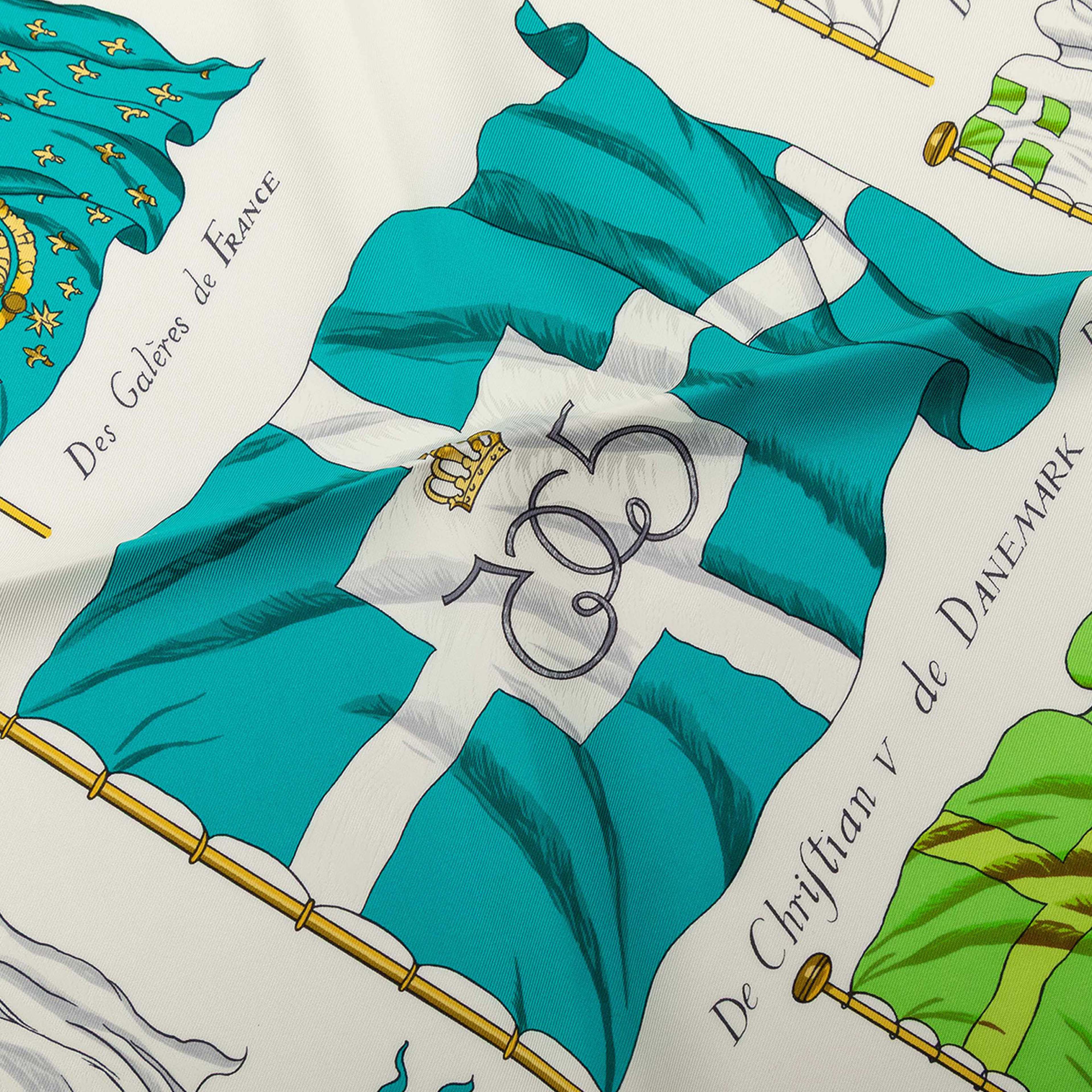 Hermès Pavois Silk Scarf 90, från Luxclusif, i färgen white. Klicka för att öppna bilden i stort format