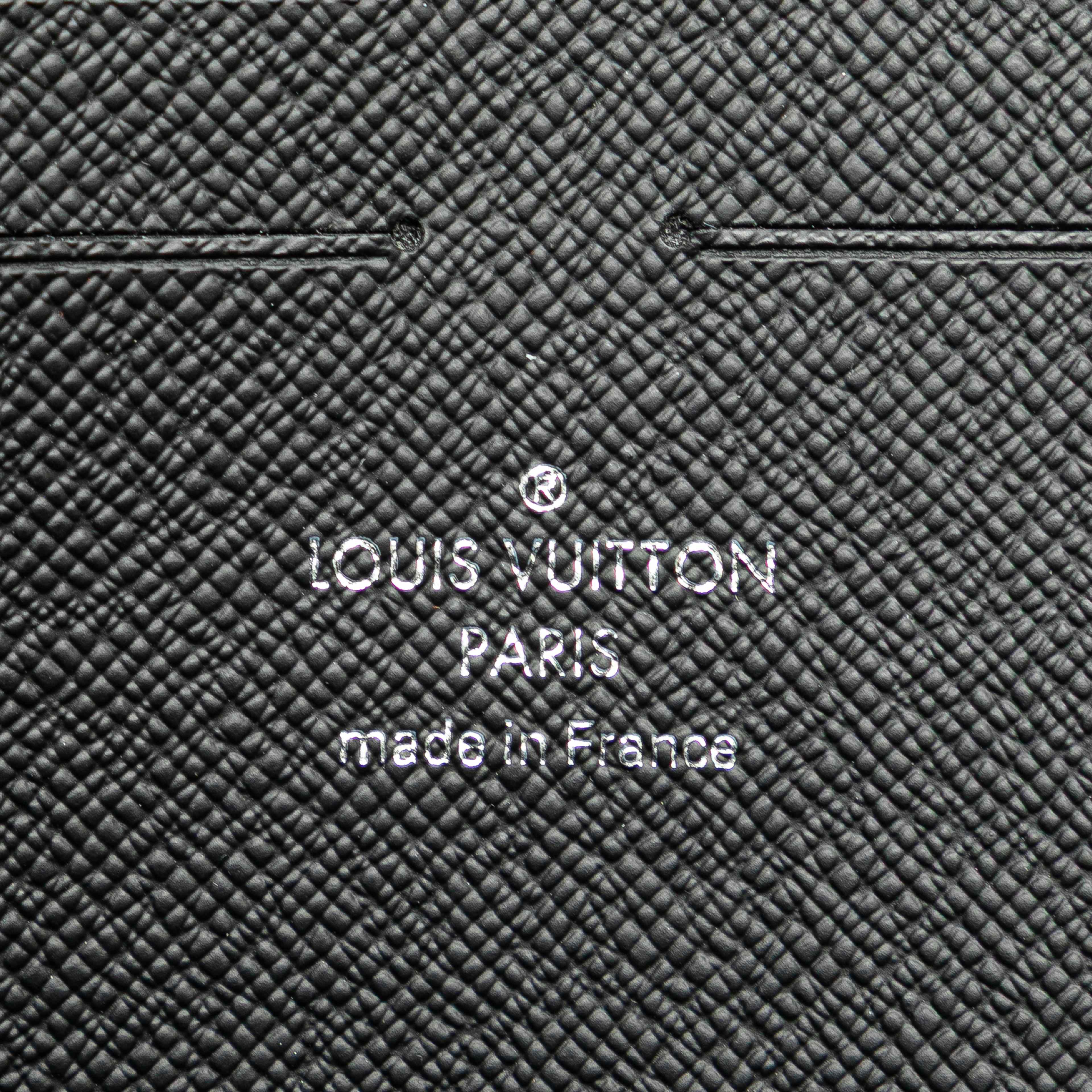 Louis Vuitton Epi Pochette Jour Gm, från Luxclusif, i färgen black. Klicka för att öppna bilden i stort format