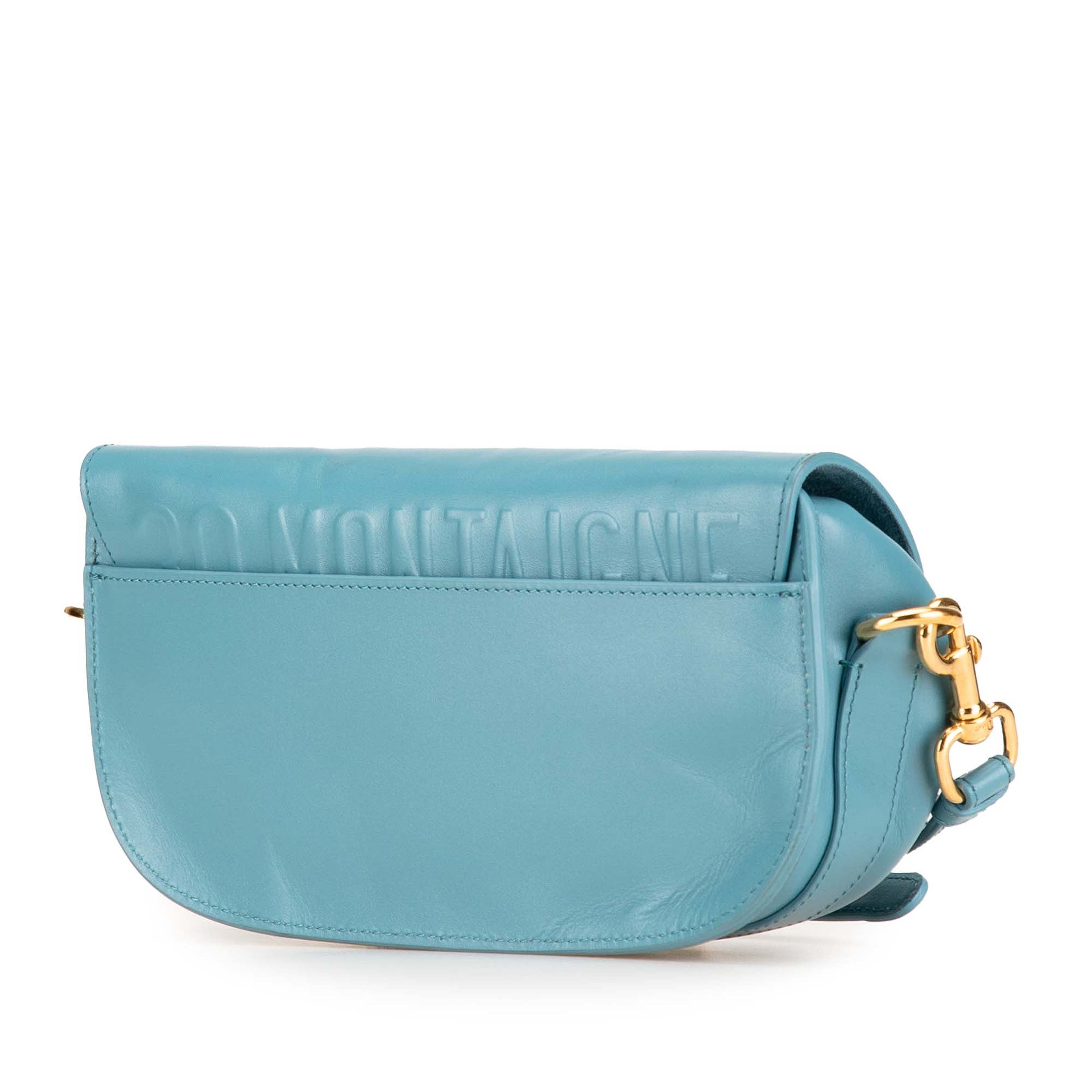 Dior Calfskin Bobby East West Crossbody, från Luxclusif, i färgen light blue. Klicka för att öppna bilden i stort format