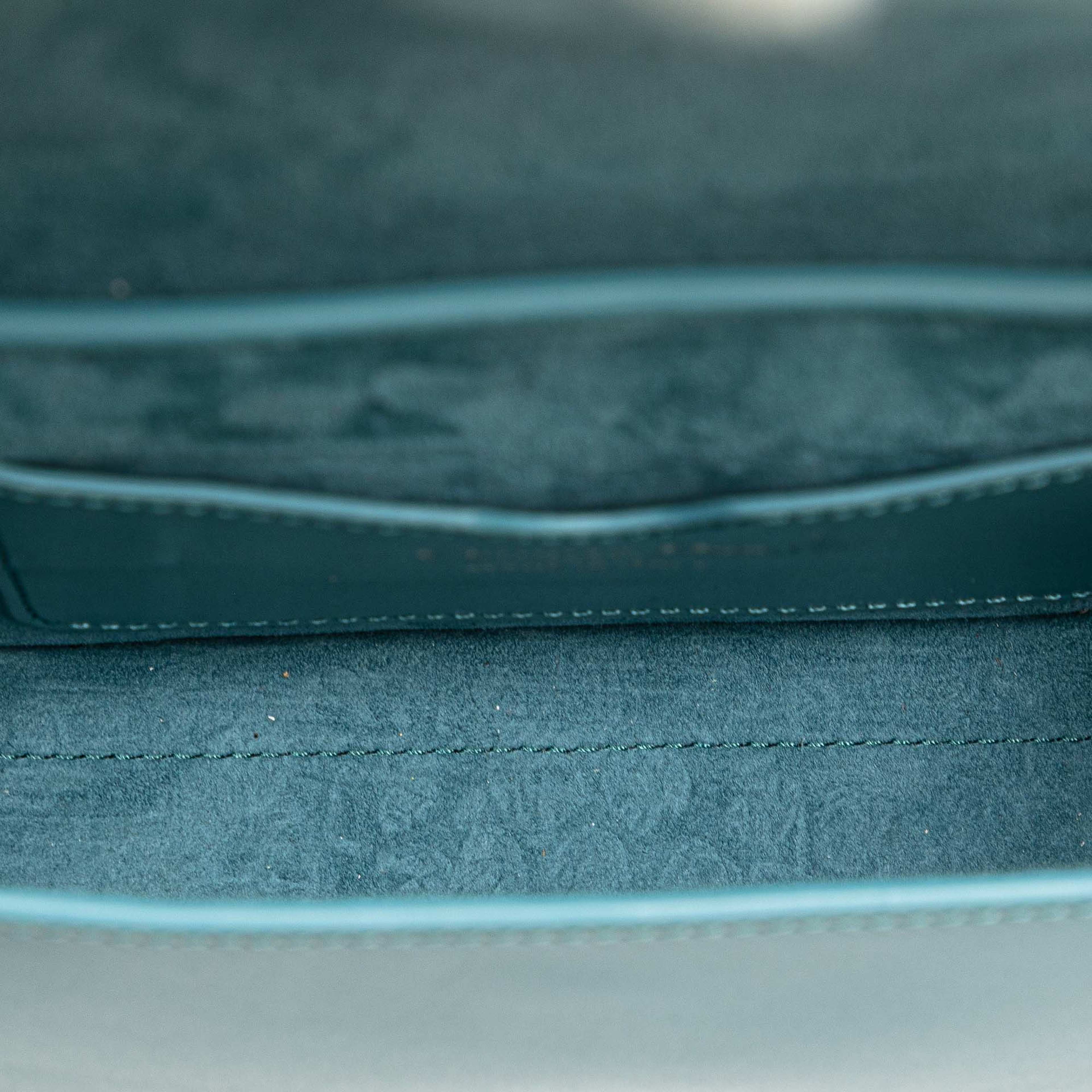 Dior Calfskin Bobby East West Crossbody, från Luxclusif, i färgen light blue. Klicka för att öppna bilden i stort format