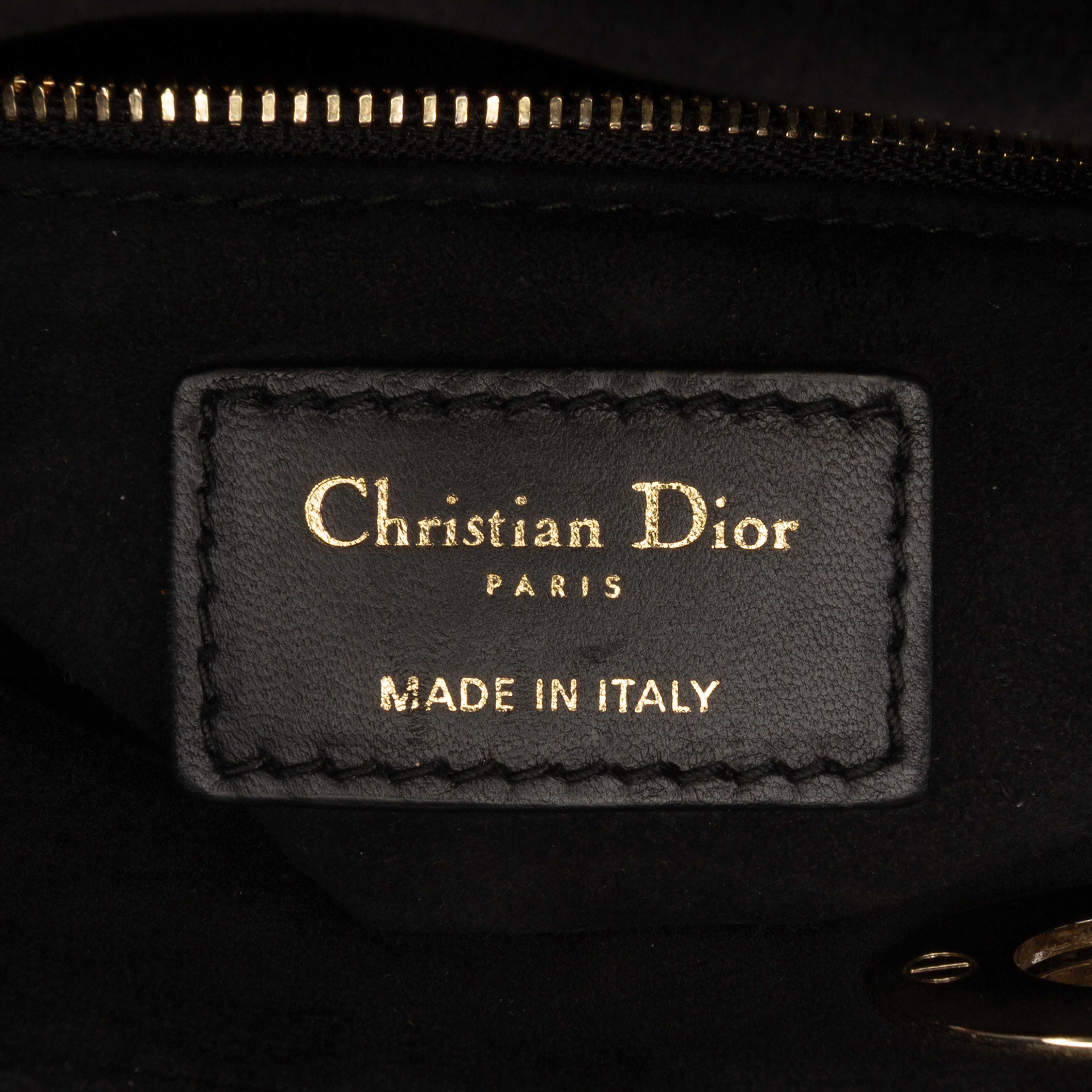 Dior Mini Velvet Cannage Lady Dior, från Luxclusif, i färgen black. Klicka för att öppna bilden i stort format