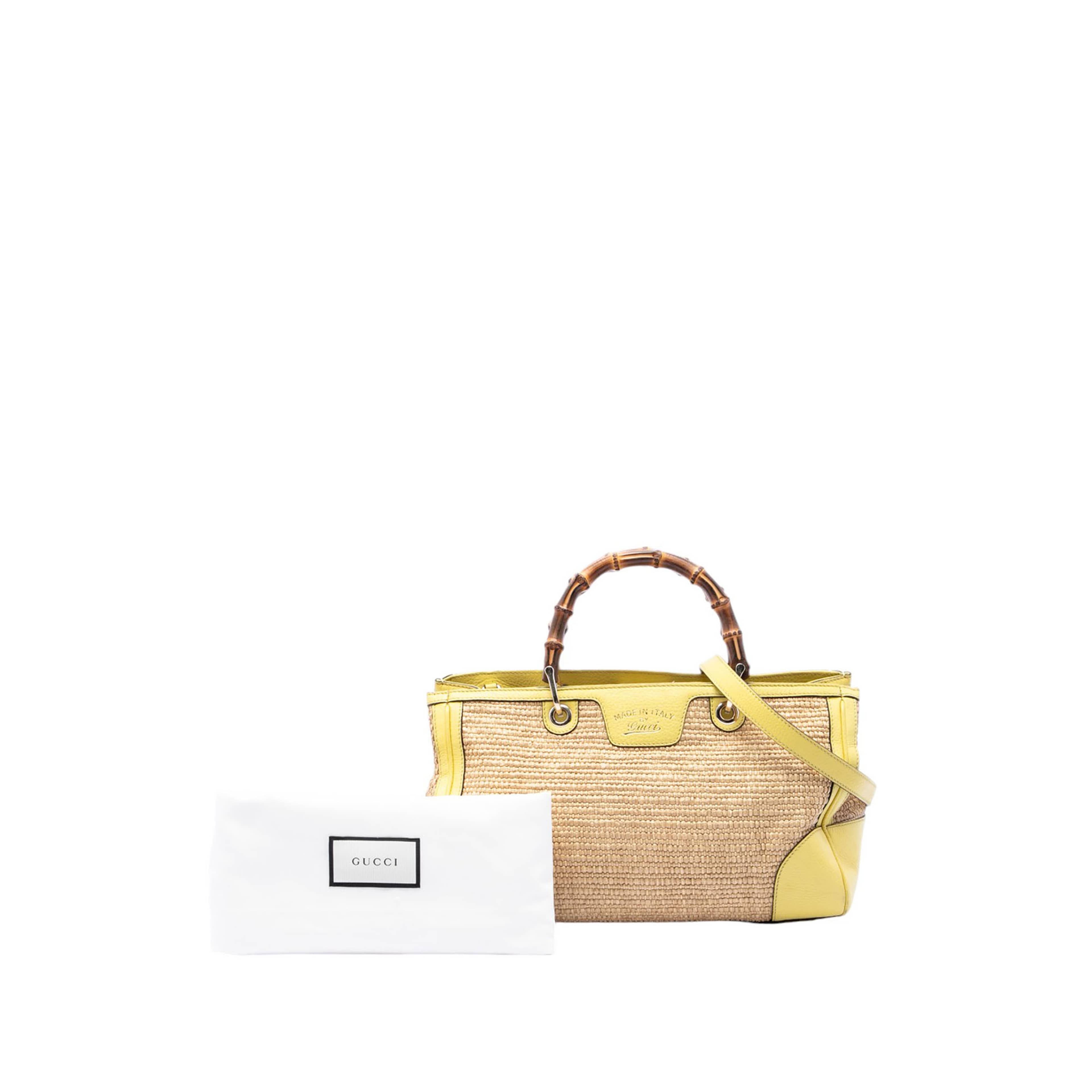 Gucci Medium Raffia Bamboo Shopper Satchel, från Luxclusif, i färgen beige. Klicka för att öppna bilden i stort format