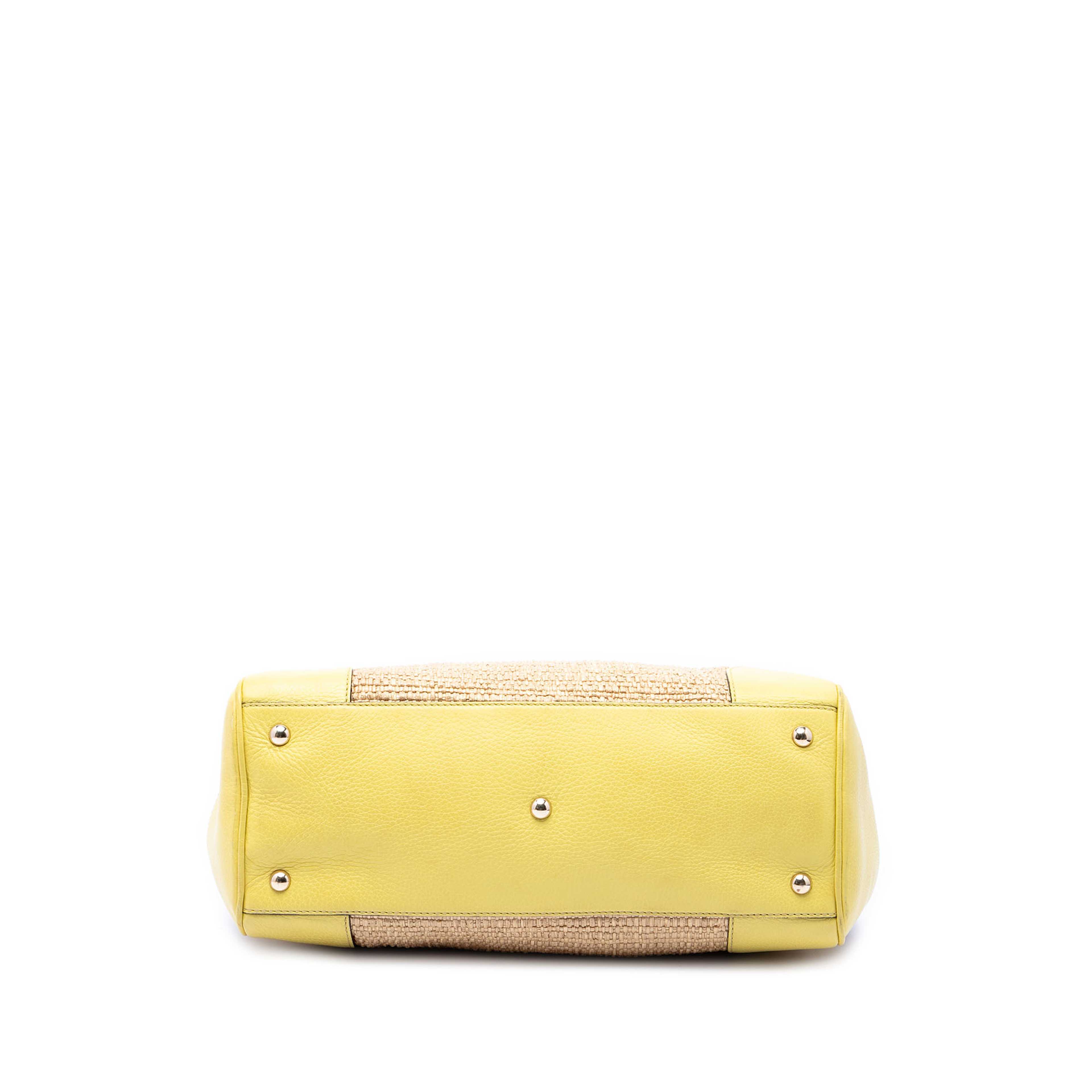 Gucci Medium Raffia Bamboo Shopper Satchel, från Luxclusif, i färgen beige. Klicka för att öppna bilden i stort format