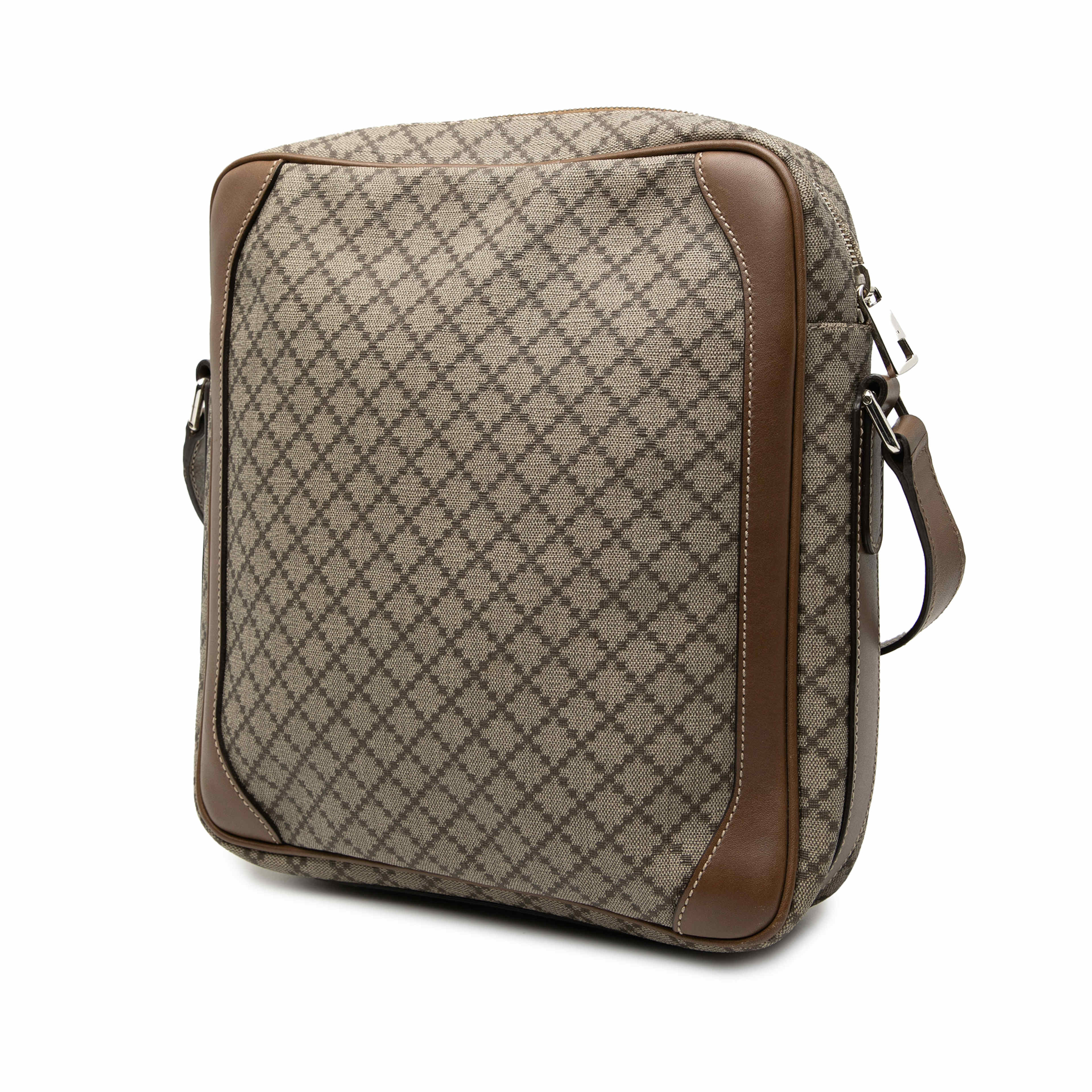Gucci Diamante Coated Canvas Zip Crossbody, från Luxclusif, i färgen beige. Klicka för att öppna bilden i stort format