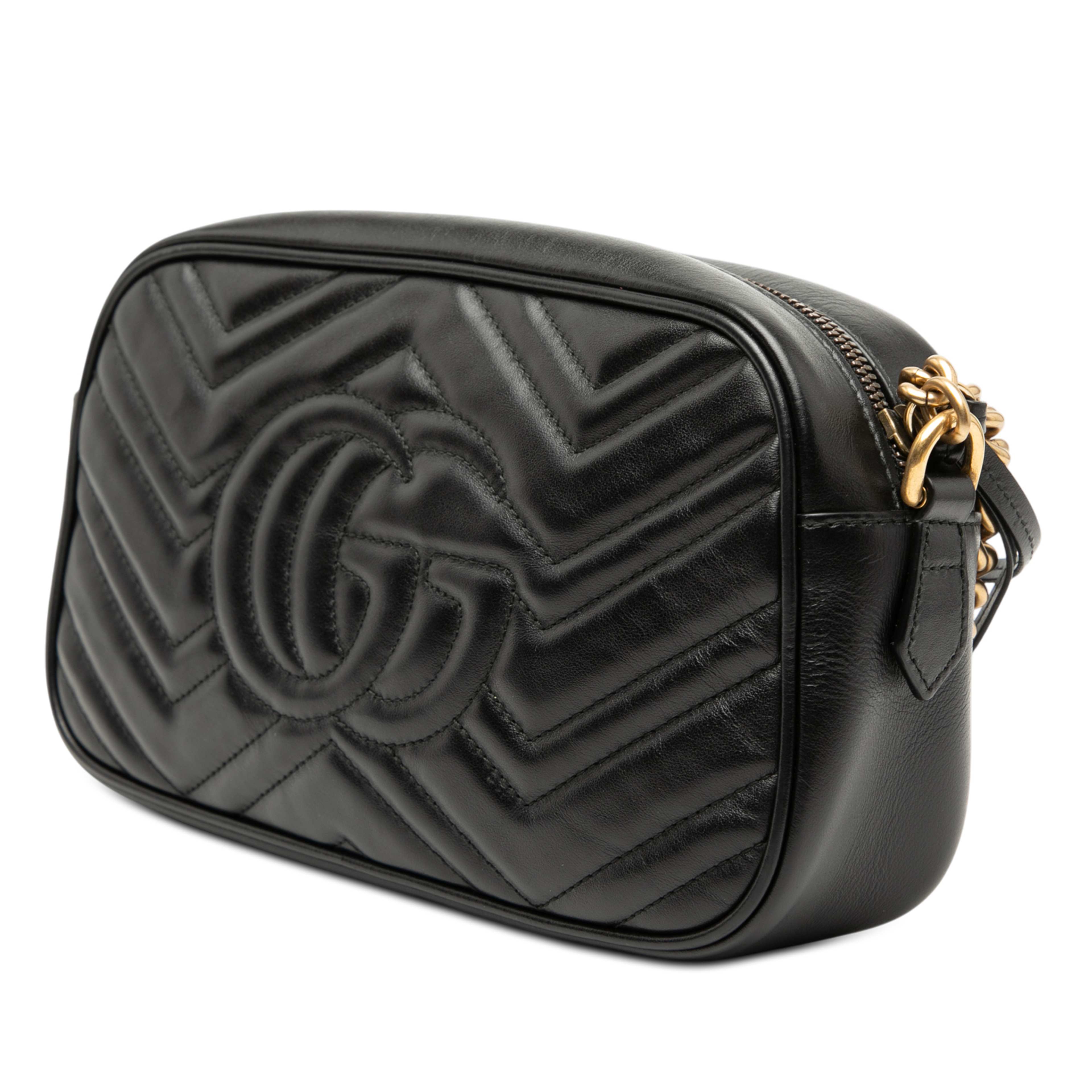Gucci Small Gg Marmont Matelasse Leather Crossbody, från Luxclusif, i färgen black. Klicka för att öppna bilden i stort format