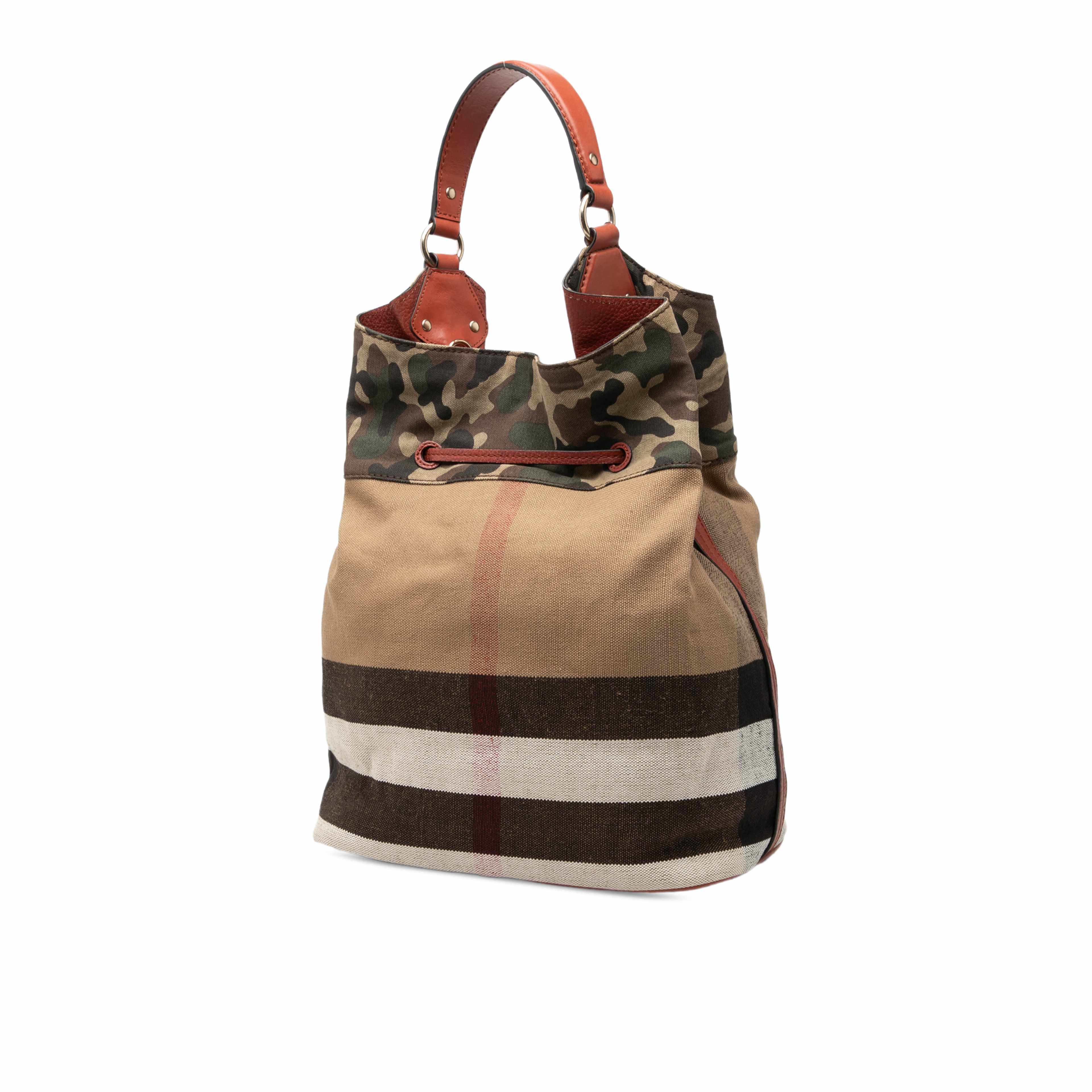 Burberry Mega Check Canvas Camouflage Susanna Tassel Bucket Bag, från Luxclusif, i färgen brun. Klicka för att öppna bilden i stort format