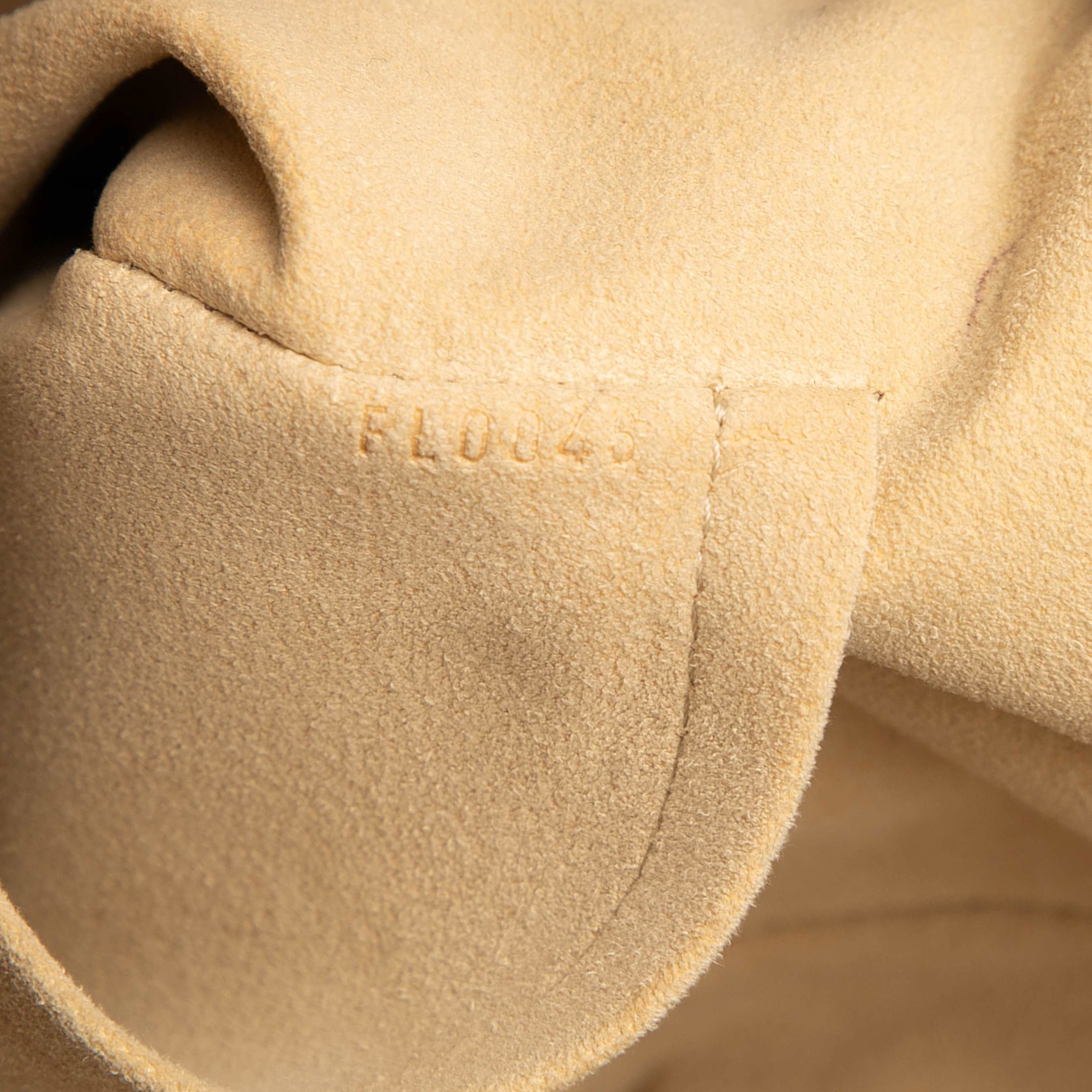 Louis Vuitton Damier Azur Saleya Mm, från Luxclusif, i färgen white. Klicka för att öppna bilden i stort format