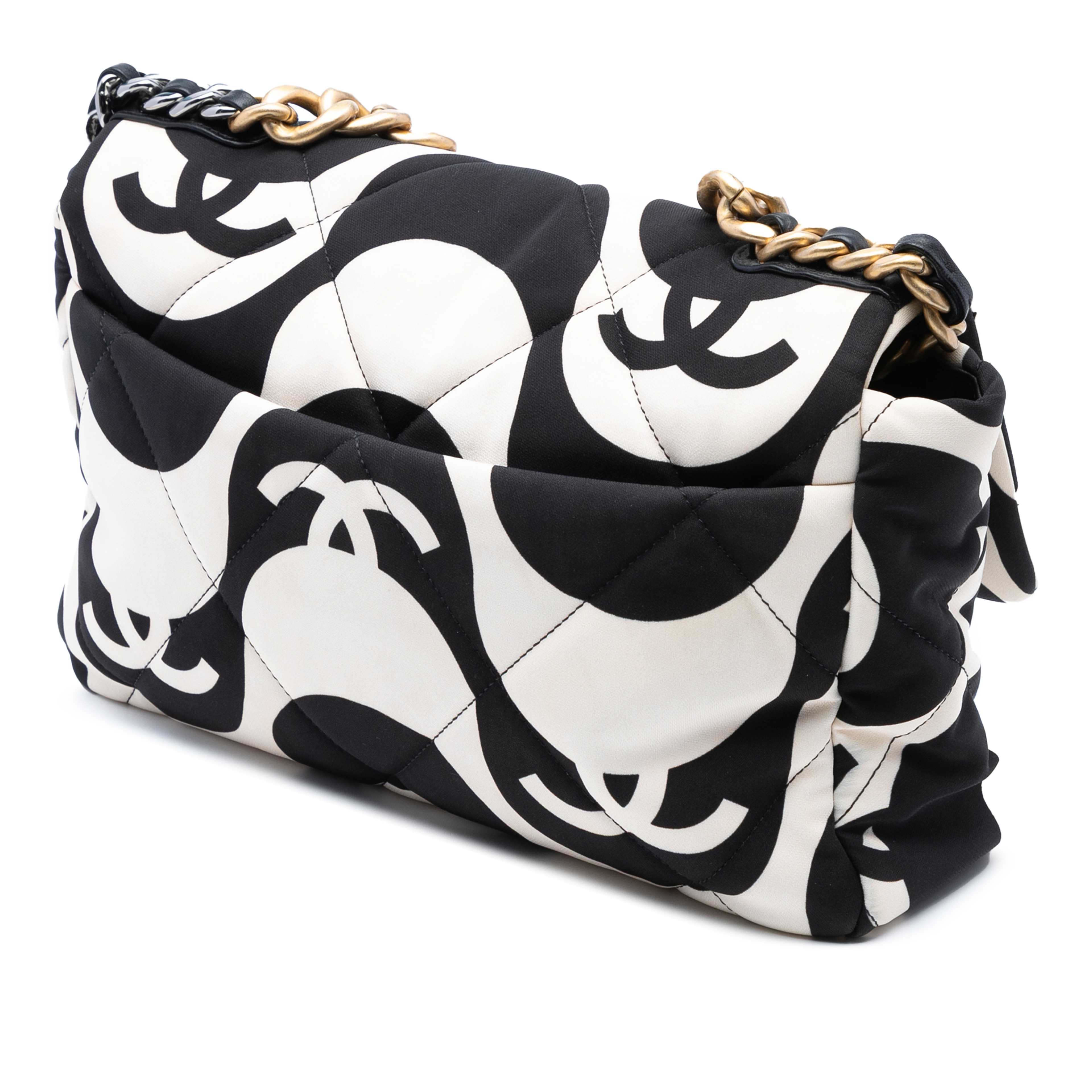 Chanel Large Printed Silk 19 Flap, från Luxclusif, i färgen white. Klicka för att öppna bilden i stort format