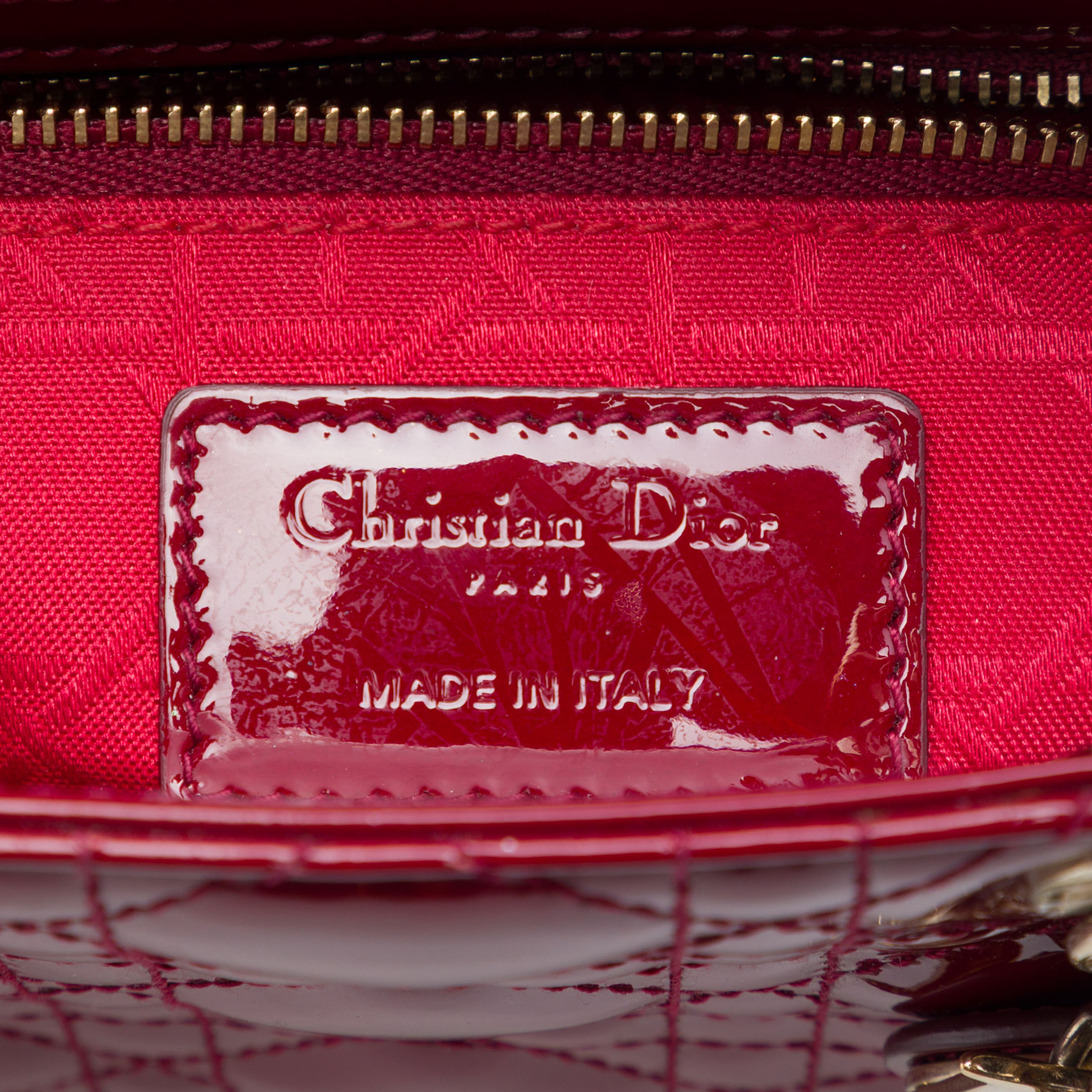 Dior Mini Patent Cannage Lady Dior, från Luxclusif, i färgen röd. Klicka för att öppna bilden i stort format