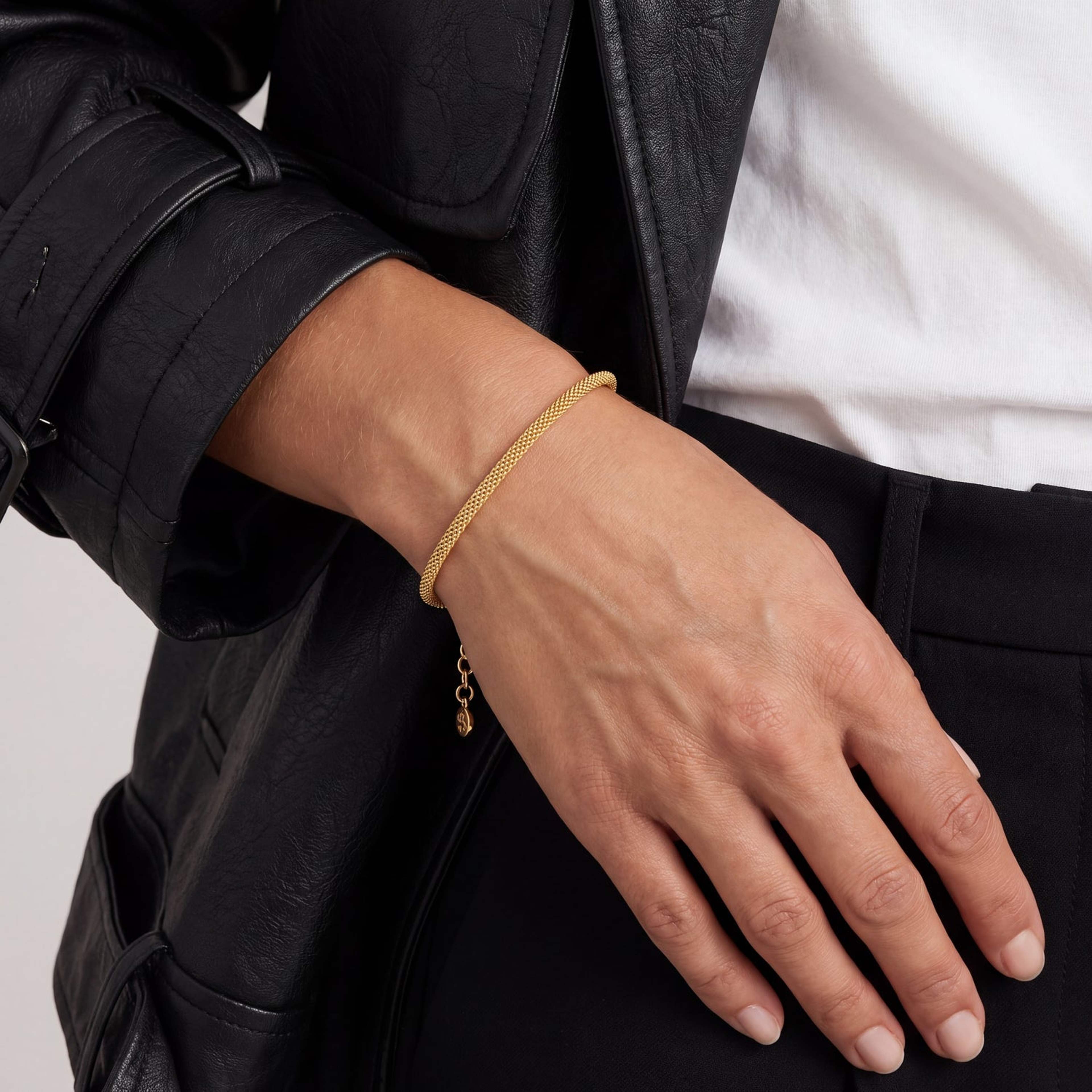 Rete Bracelet, från Sif Jakobs Jewellery, i färgen gold. Klicka för att öppna bilden i stort format