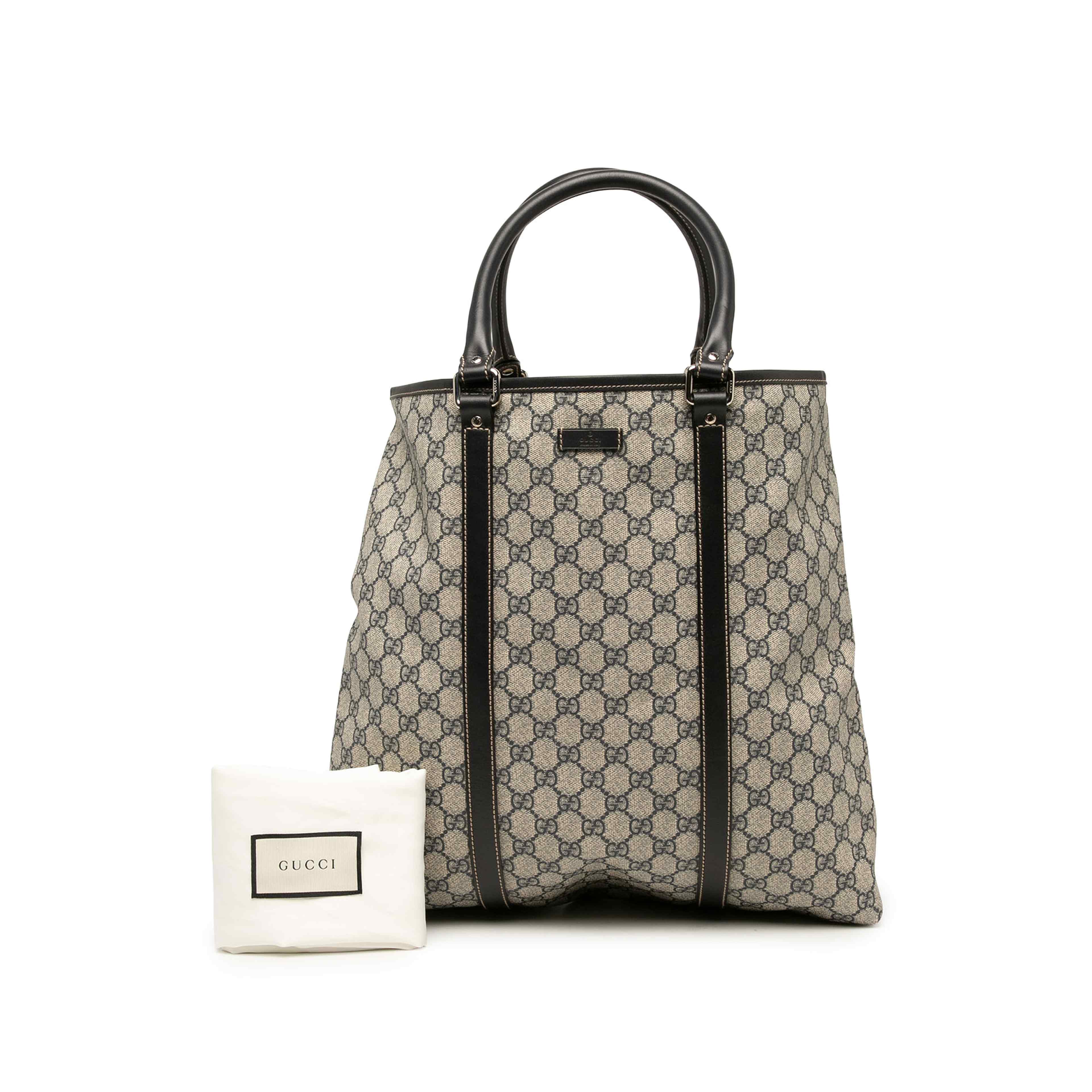 Gucci Gg Supreme Joy Vertical Tote, från Luxclusif, i färgen beige. Klicka för att öppna bilden i stort format