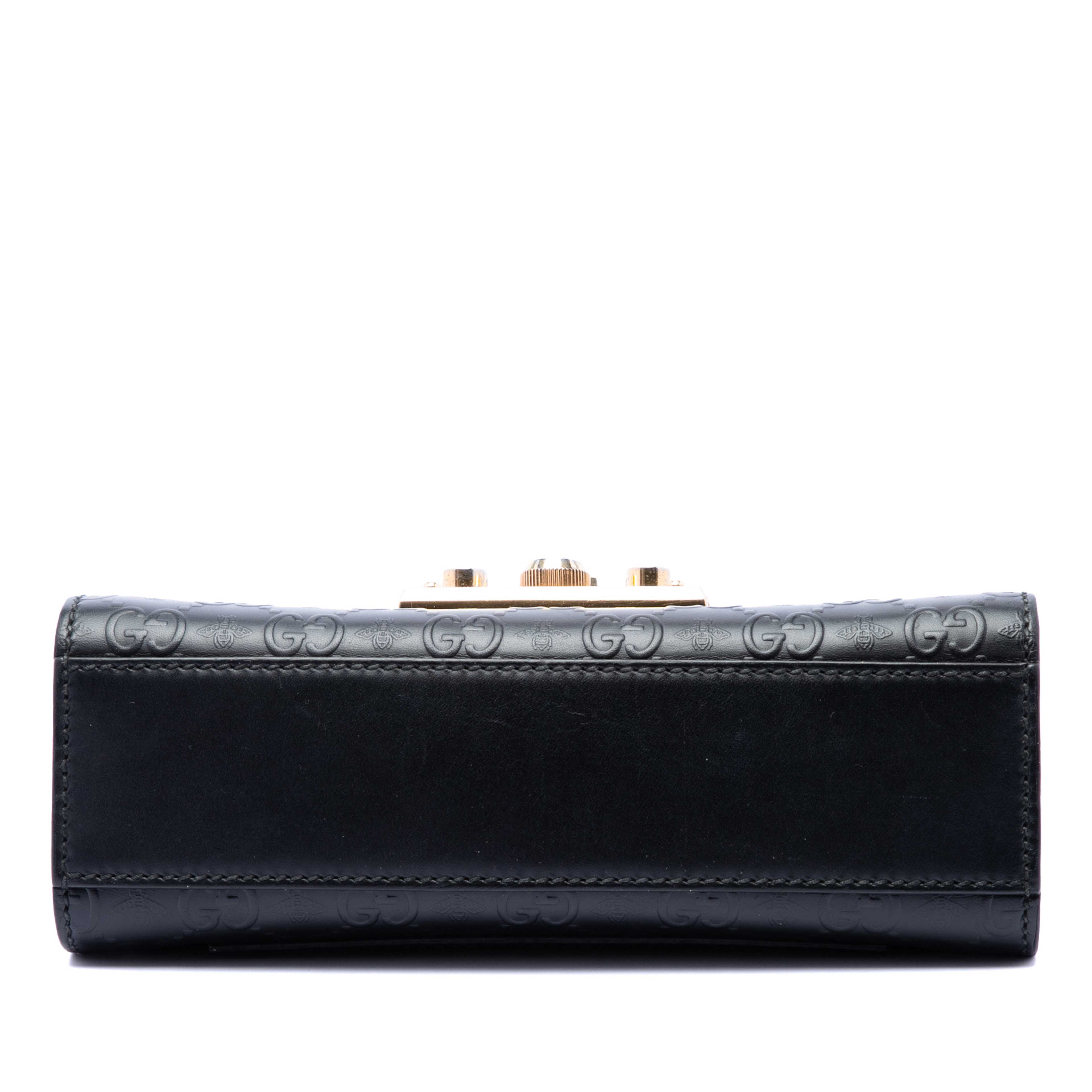 Gucci Small Guccissima Padlock Crossbody, från Luxclusif, i färgen svart. Klicka för att öppna bilden i stort format